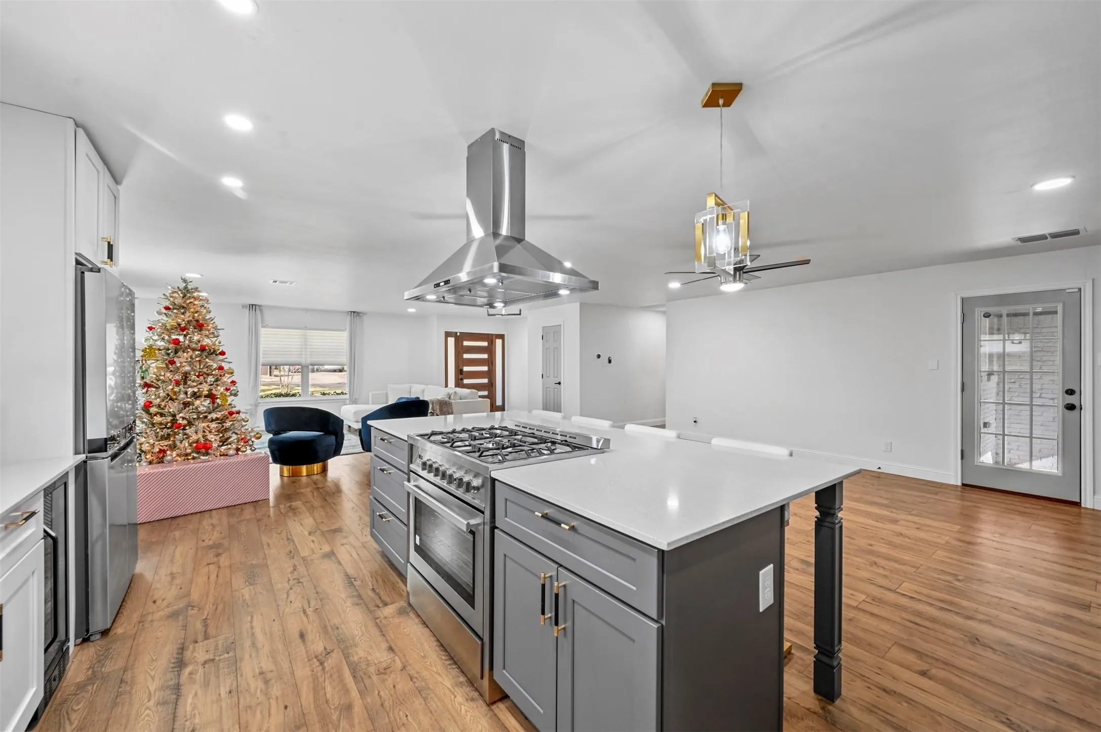 Single Family Residence For Rent in Dallas County , 9806 Parkford Drive, Dallas, Texas 75238, 3 Bedroom, 2 Bathroom, 2 Garage spaces, 1,860 Sqft, built in 1962, mls#21292375, Real Estate Agent in Dallas, Homes For Rent in Dallas county, Homes For Rent in Dallas, Realtor in Dallas Texas, Real Estate Brokerage Independent Realty Texas, Luminita Cordes Realtor
