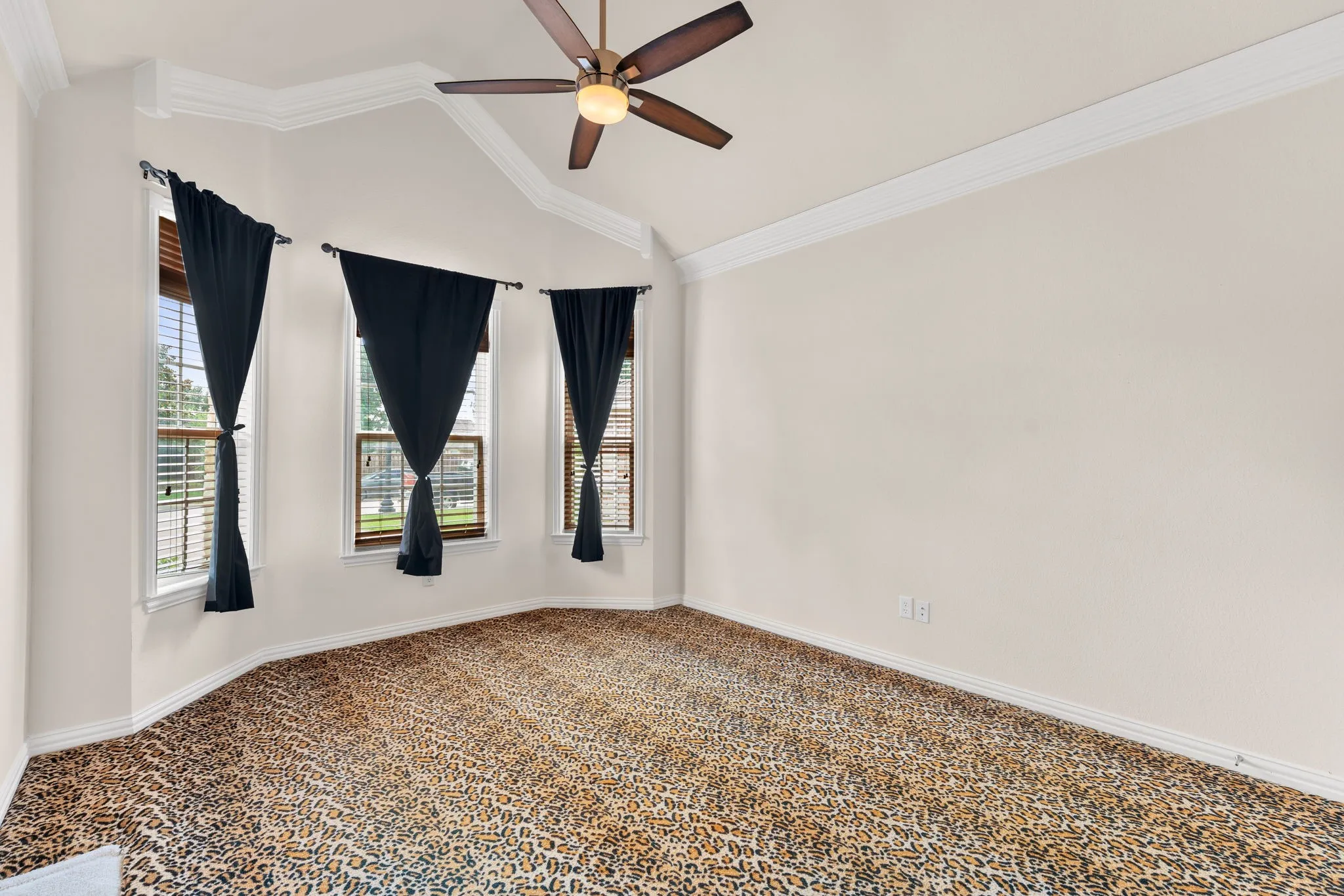 Single Family Residence For Sale in Tarrant County , 5504 Plata Lane, Benbrook, Texas 76126, 2 Bedroom, 2 Bathroom, 2 Garage spaces, 1,893 Sqft, built in 2005, mls#21291184, Real Estate Agent in Benbrook, Homes For Sale in Tarrant county, Homes For Sale in Benbrook, Realtor in Benbrook Texas, Real Estate Brokerage Independent Realty Texas, Luminita Cordes Realtor