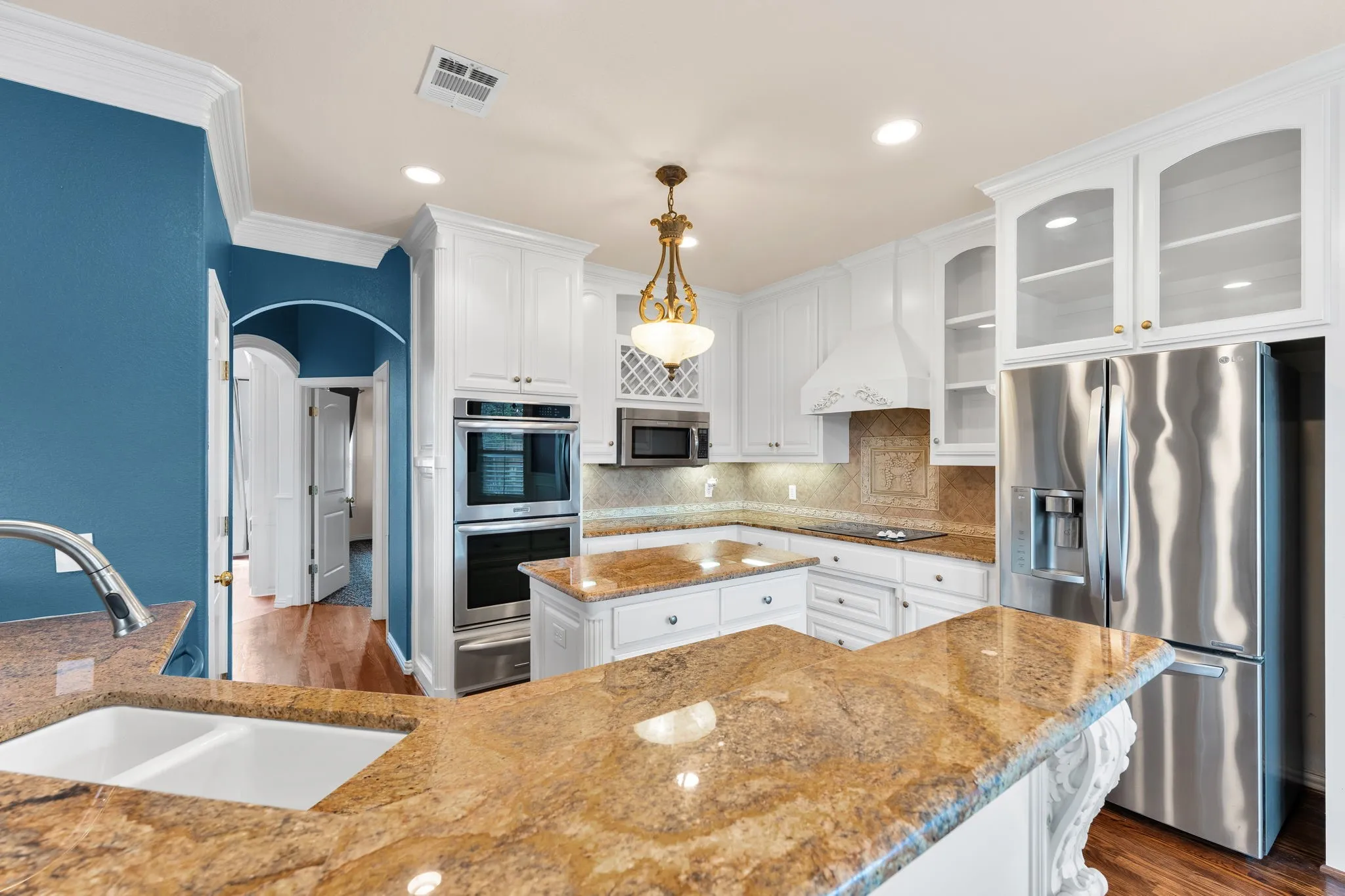 Single Family Residence For Sale in Tarrant County , 5504 Plata Lane, Benbrook, Texas 76126, 2 Bedroom, 2 Bathroom, 2 Garage spaces, 1,893 Sqft, built in 2005, mls#21291184, Real Estate Agent in Benbrook, Homes For Sale in Tarrant county, Homes For Sale in Benbrook, Realtor in Benbrook Texas, Real Estate Brokerage Independent Realty Texas, Luminita Cordes Realtor