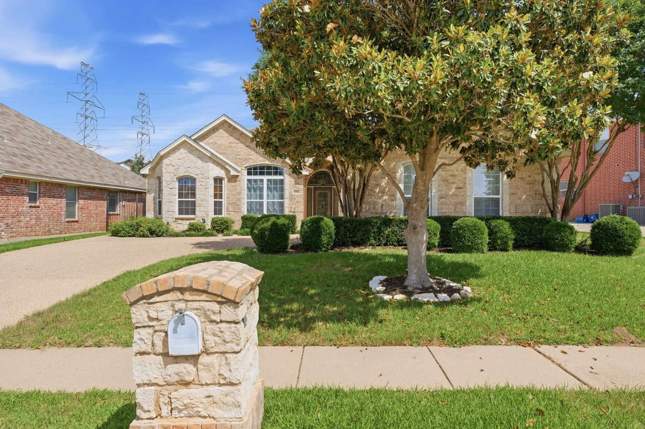 Single Family Residence For Sale in Tarrant County , 5504 Plata Lane, Benbrook, Texas 76126, 2 Bedroom, 2 Bathroom, 2 Garage spaces, 1,893 Sqft, built in 2005, mls#21291184, Real Estate Agent in Benbrook, Homes For Sale in Tarrant county, Homes For Sale in Benbrook, Realtor in Benbrook Texas, Real Estate Brokerage Independent Realty Texas, Luminita Cordes Realtor