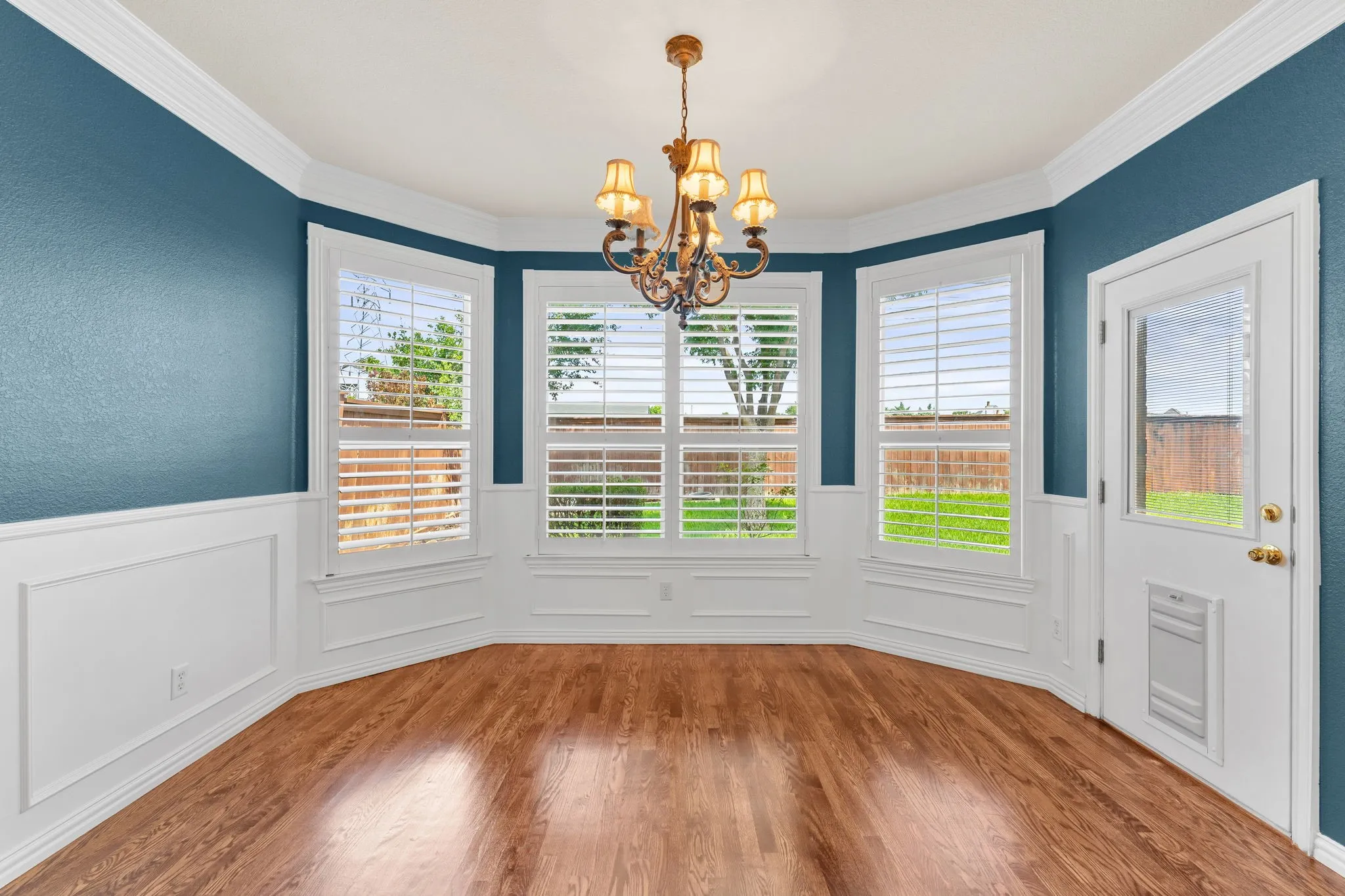 Single Family Residence For Sale in Tarrant County , 5504 Plata Lane, Benbrook, Texas 76126, 2 Bedroom, 2 Bathroom, 2 Garage spaces, 1,893 Sqft, built in 2005, mls#21291184, Real Estate Agent in Benbrook, Homes For Sale in Tarrant county, Homes For Sale in Benbrook, Realtor in Benbrook Texas, Real Estate Brokerage Independent Realty Texas, Luminita Cordes Realtor