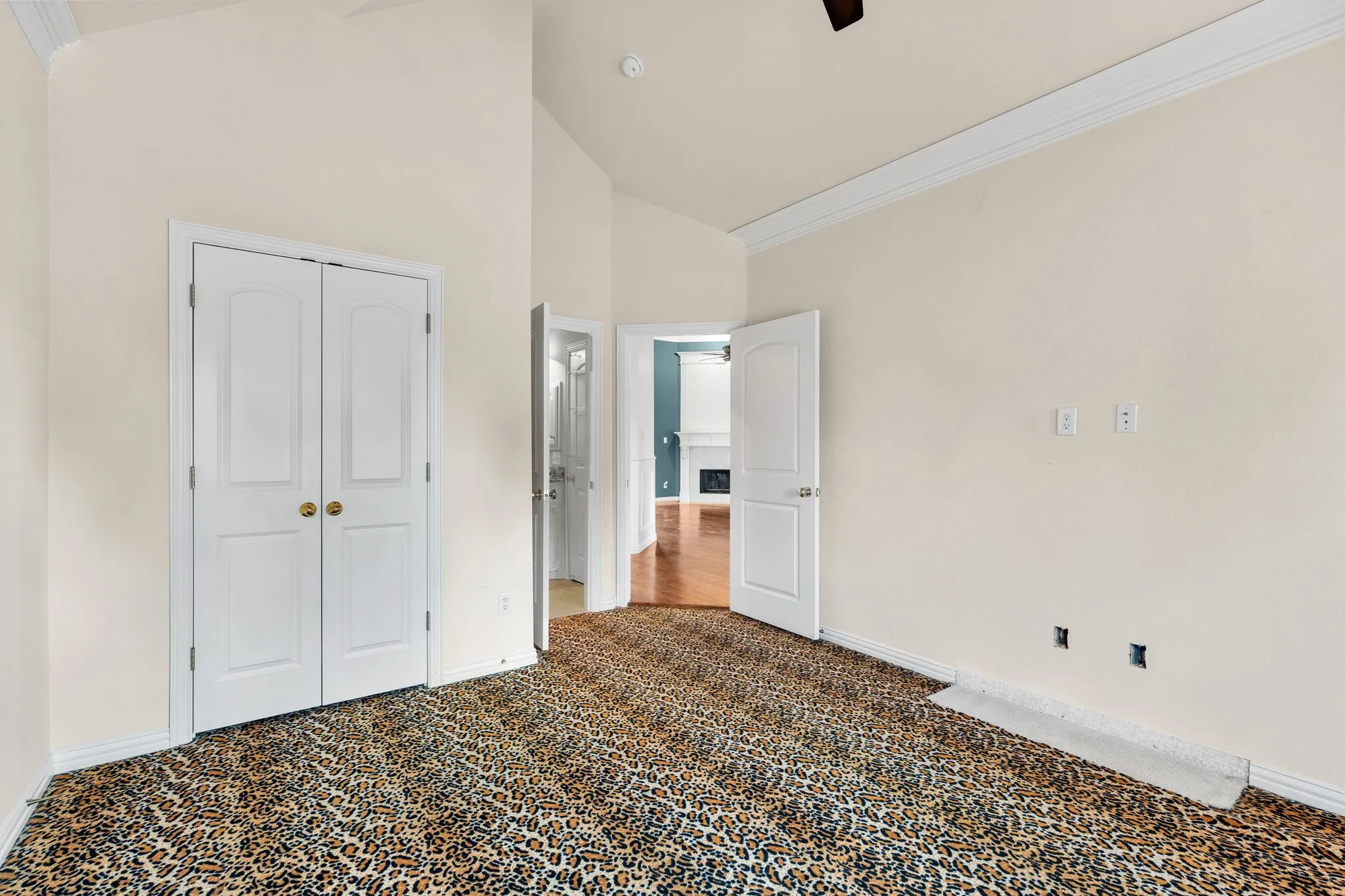 Single Family Residence For Sale in Tarrant County , 5504 Plata Lane, Benbrook, Texas 76126, 2 Bedroom, 2 Bathroom, 2 Garage spaces, 1,893 Sqft, built in 2005, mls#21291184, Real Estate Agent in Benbrook, Homes For Sale in Tarrant county, Homes For Sale in Benbrook, Realtor in Benbrook Texas, Real Estate Brokerage Independent Realty Texas, Luminita Cordes Realtor