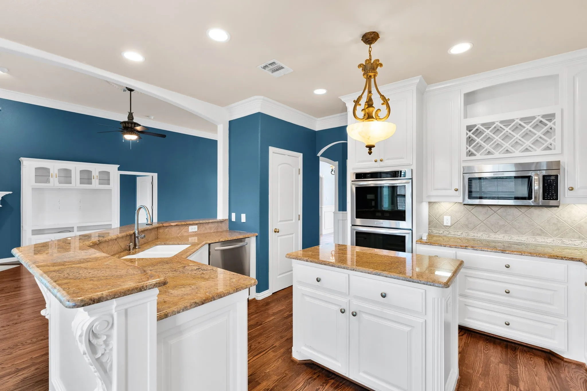 Single Family Residence For Sale in Tarrant County , 5504 Plata Lane, Benbrook, Texas 76126, 2 Bedroom, 2 Bathroom, 2 Garage spaces, 1,893 Sqft, built in 2005, mls#21291184, Real Estate Agent in Benbrook, Homes For Sale in Tarrant county, Homes For Sale in Benbrook, Realtor in Benbrook Texas, Real Estate Brokerage Independent Realty Texas, Luminita Cordes Realtor