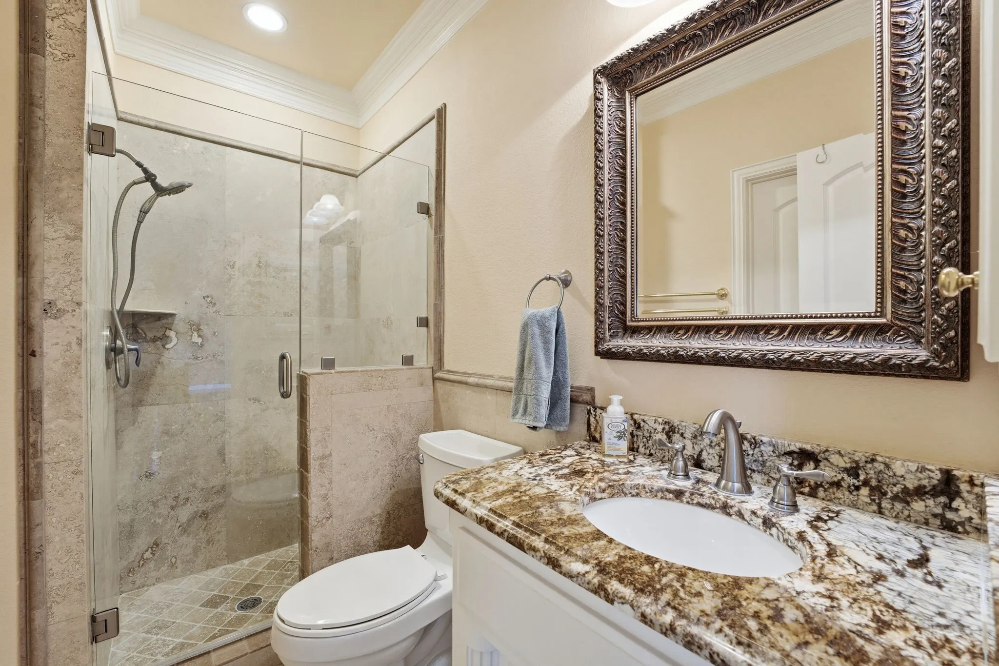 Single Family Residence For Sale in Tarrant County , 5504 Plata Lane, Benbrook, Texas 76126, 2 Bedroom, 2 Bathroom, 2 Garage spaces, 1,893 Sqft, built in 2005, mls#21291184, Real Estate Agent in Benbrook, Homes For Sale in Tarrant county, Homes For Sale in Benbrook, Realtor in Benbrook Texas, Real Estate Brokerage Independent Realty Texas, Luminita Cordes Realtor