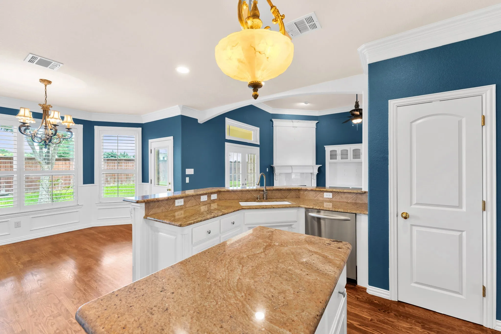 Single Family Residence For Sale in Tarrant County , 5504 Plata Lane, Benbrook, Texas 76126, 2 Bedroom, 2 Bathroom, 2 Garage spaces, 1,893 Sqft, built in 2005, mls#21291184, Real Estate Agent in Benbrook, Homes For Sale in Tarrant county, Homes For Sale in Benbrook, Realtor in Benbrook Texas, Real Estate Brokerage Independent Realty Texas, Luminita Cordes Realtor