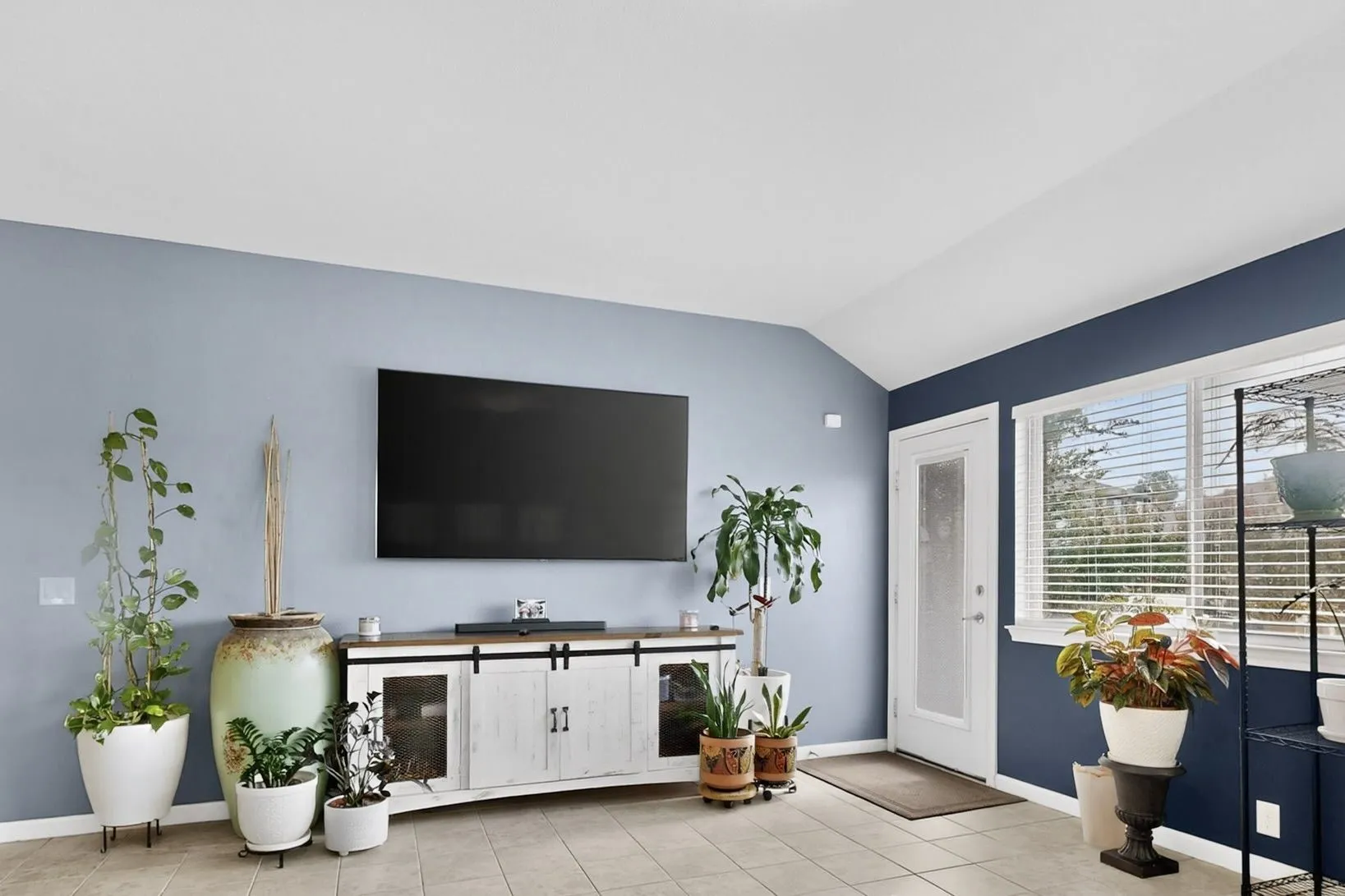 Single Family Residence For Sale in Collin County , 698 Langdon Street, Lavon, Texas 75166, 4 Bedroom, 2 Bathroom, 2 Garage spaces, 2,140 Sqft, built in 2018, mls#21290017, Real Estate Agent in Lavon, Homes For Sale in Collin county, Homes For Sale in Lavon, Realtor in Lavon Texas, Real Estate Brokerage Independent Realty Texas, Luminita Cordes Realtor
