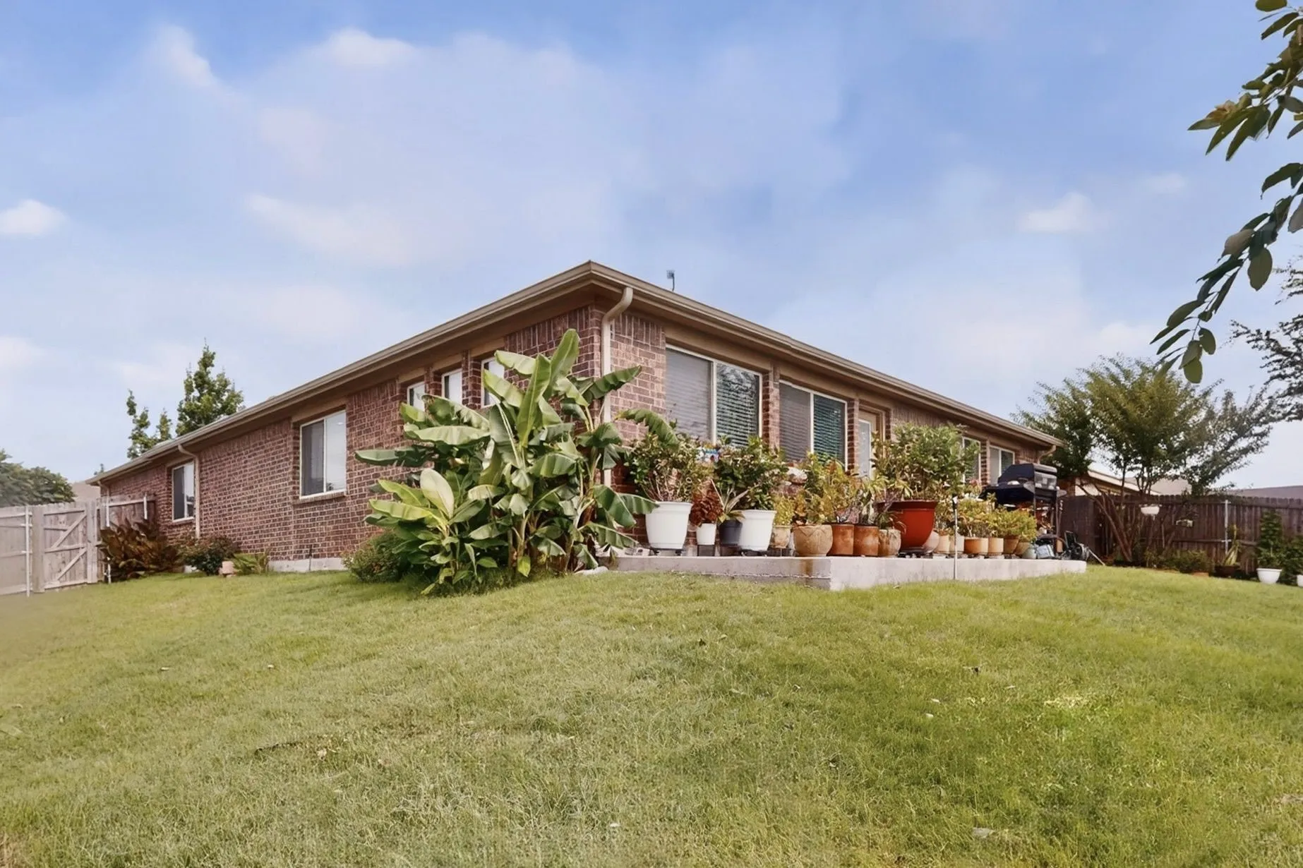 Single Family Residence For Sale in Collin County , 698 Langdon Street, Lavon, Texas 75166, 4 Bedroom, 2 Bathroom, 2 Garage spaces, 2,140 Sqft, built in 2018, mls#21290017, Real Estate Agent in Lavon, Homes For Sale in Collin county, Homes For Sale in Lavon, Realtor in Lavon Texas, Real Estate Brokerage Independent Realty Texas, Luminita Cordes Realtor