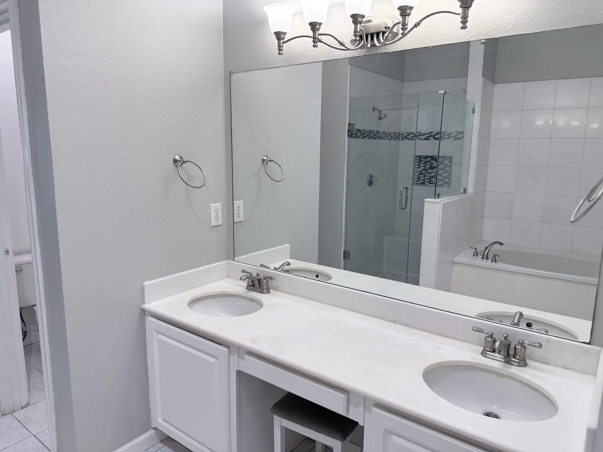 Single Family Residence For Sale in Collin County , 3001 Maumelle Drive, Plano, Texas 75023, 3 Bedroom, 2 Bathroom, 2 Garage spaces, 1,812 Sqft, built in 1996, mls#21290143, Real Estate Agent in Plano, Homes For Sale in Collin county, Homes For Sale in Plano, Realtor in Plano Texas, Real Estate Brokerage Independent Realty Texas, Luminita Cordes Realtor
