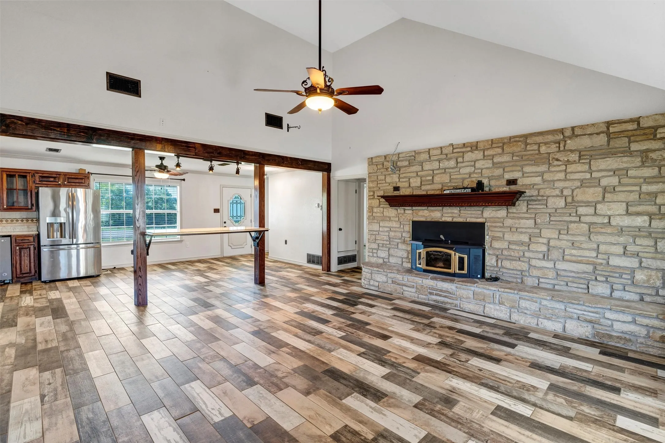 Single Family Residence For Sale in Hood County , 13122 Lipan Highway, Lipan, Texas 76462, 3 Bedroom, 2 Bathroom, 2 Garage spaces, 2,351 Sqft, built in 1991, mls#21290478, Real Estate Agent in Lipan, Homes For Sale in Hood county, Homes For Sale in Lipan, Realtor in Lipan Texas, Real Estate Brokerage Independent Realty Texas, Luminita Cordes Realtor