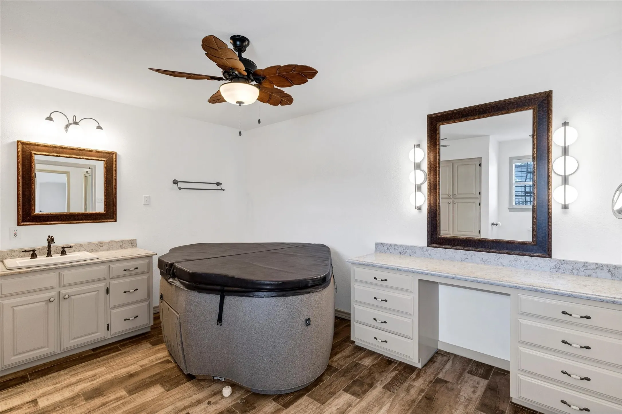 Single Family Residence For Sale in Hood County , 13122 Lipan Highway, Lipan, Texas 76462, 3 Bedroom, 2 Bathroom, 2 Garage spaces, 2,351 Sqft, built in 1991, mls#21290478, Real Estate Agent in Lipan, Homes For Sale in Hood county, Homes For Sale in Lipan, Realtor in Lipan Texas, Real Estate Brokerage Independent Realty Texas, Luminita Cordes Realtor