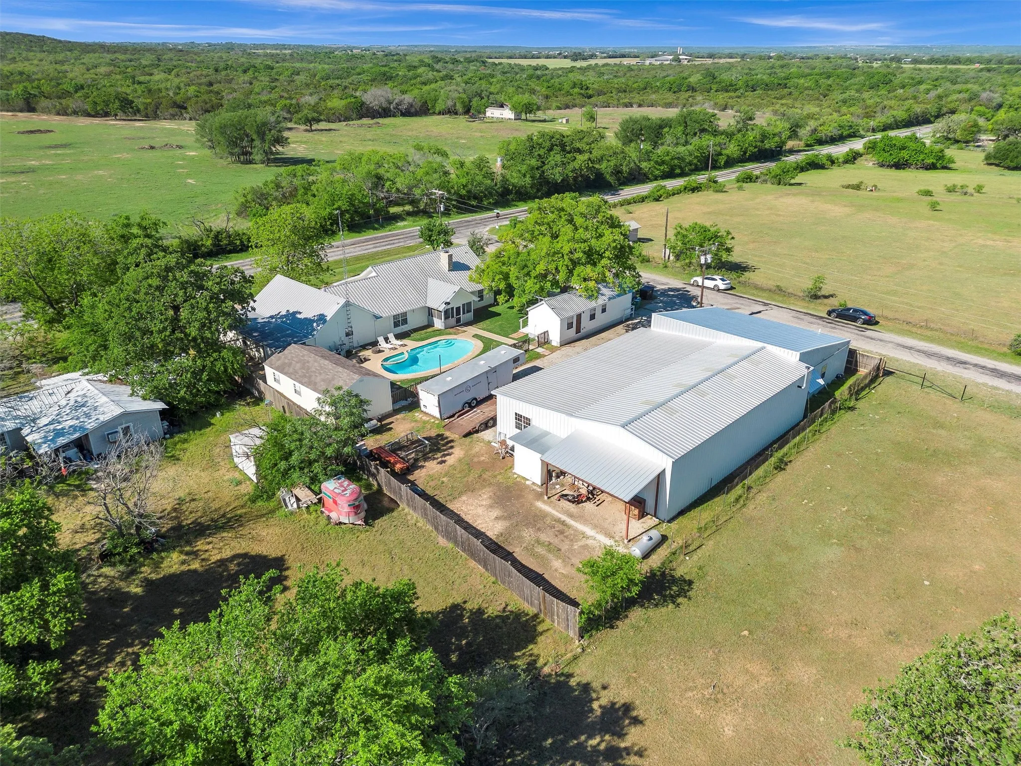 Single Family Residence For Sale in Hood County , 13122 Lipan Highway, Lipan, Texas 76462, 3 Bedroom, 2 Bathroom, 2 Garage spaces, 2,351 Sqft, built in 1991, mls#21290478, Real Estate Agent in Lipan, Homes For Sale in Hood county, Homes For Sale in Lipan, Realtor in Lipan Texas, Real Estate Brokerage Independent Realty Texas, Luminita Cordes Realtor