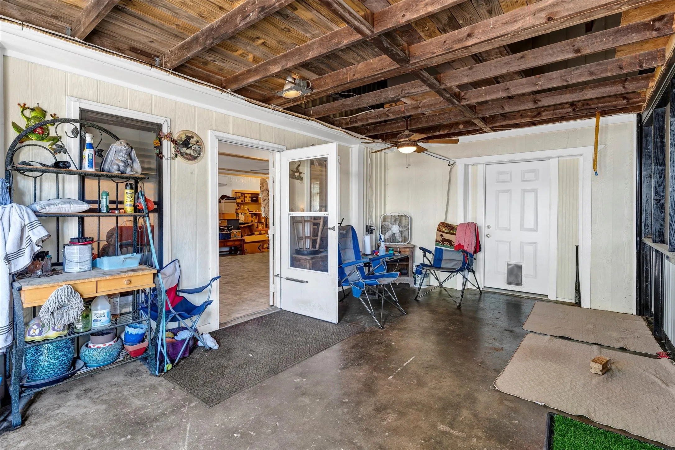 Single Family Residence For Sale in Hood County , 13122 Lipan Highway, Lipan, Texas 76462, 3 Bedroom, 2 Bathroom, 2 Garage spaces, 2,351 Sqft, built in 1991, mls#21290478, Real Estate Agent in Lipan, Homes For Sale in Hood county, Homes For Sale in Lipan, Realtor in Lipan Texas, Real Estate Brokerage Independent Realty Texas, Luminita Cordes Realtor
