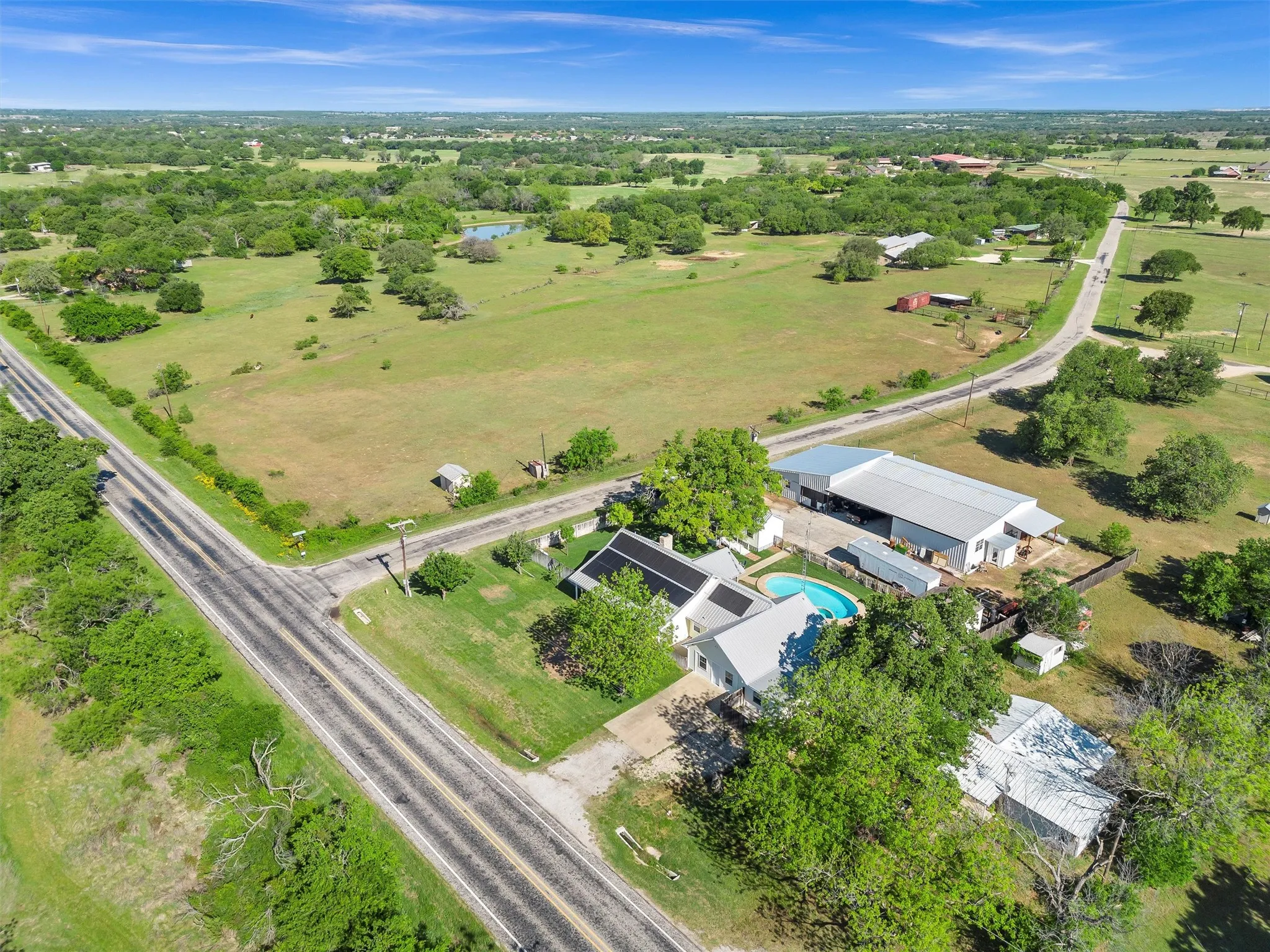 Single Family Residence For Sale in Hood County , 13122 Lipan Highway, Lipan, Texas 76462, 3 Bedroom, 2 Bathroom, 2 Garage spaces, 2,351 Sqft, built in 1991, mls#21290478, Real Estate Agent in Lipan, Homes For Sale in Hood county, Homes For Sale in Lipan, Realtor in Lipan Texas, Real Estate Brokerage Independent Realty Texas, Luminita Cordes Realtor