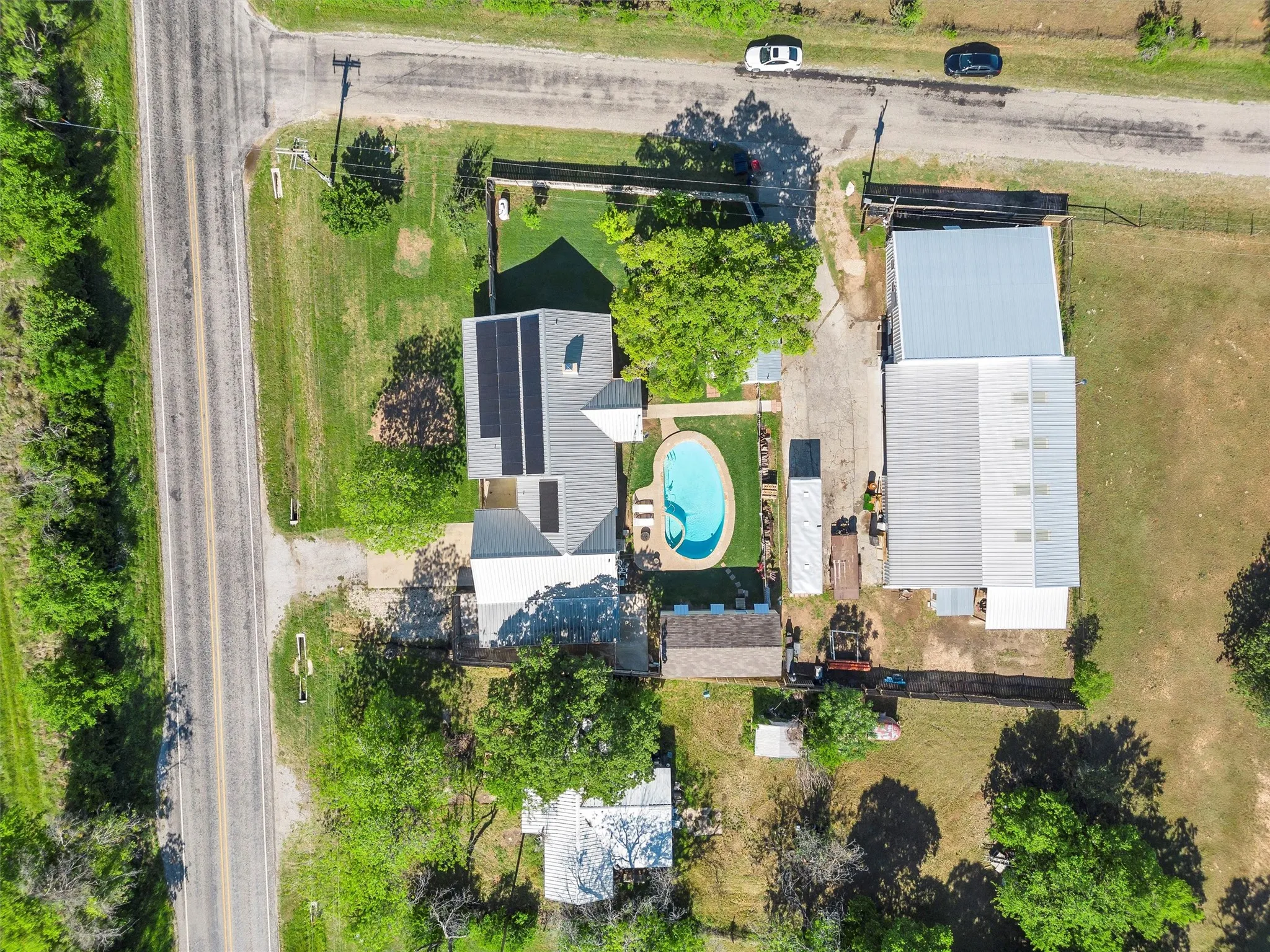Single Family Residence For Sale in Hood County , 13122 Lipan Highway, Lipan, Texas 76462, 3 Bedroom, 2 Bathroom, 2 Garage spaces, 2,351 Sqft, built in 1991, mls#21290478, Real Estate Agent in Lipan, Homes For Sale in Hood county, Homes For Sale in Lipan, Realtor in Lipan Texas, Real Estate Brokerage Independent Realty Texas, Luminita Cordes Realtor
