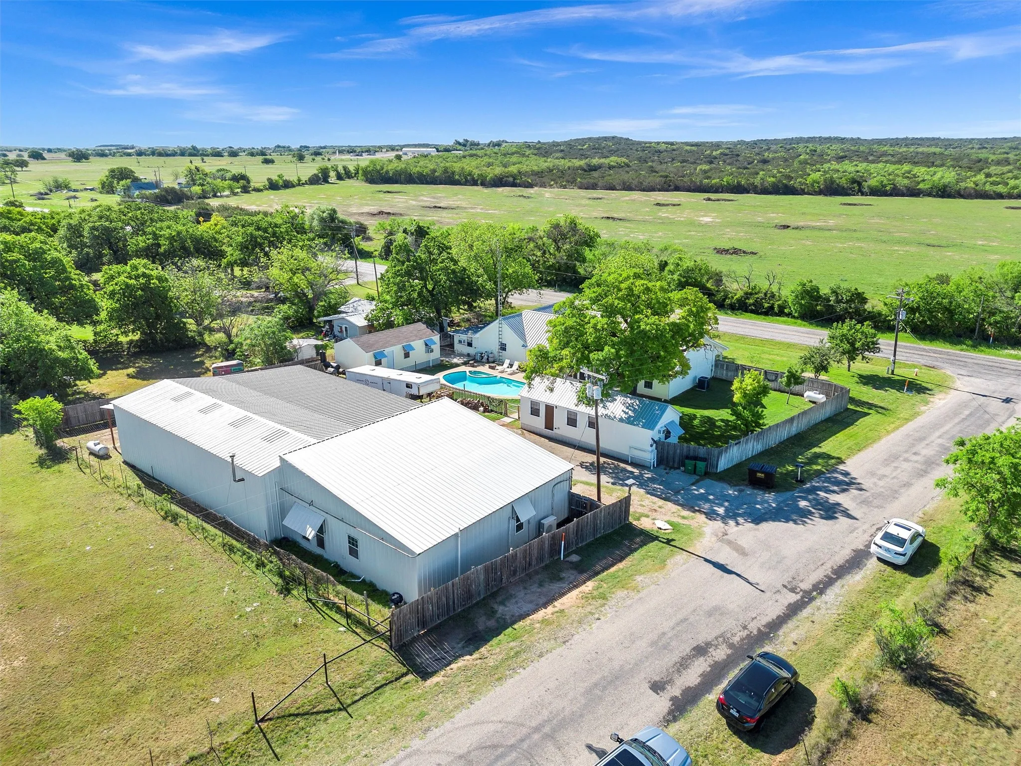 Single Family Residence For Sale in Hood County , 13122 Lipan Highway, Lipan, Texas 76462, 3 Bedroom, 2 Bathroom, 2 Garage spaces, 2,351 Sqft, built in 1991, mls#21290478, Real Estate Agent in Lipan, Homes For Sale in Hood county, Homes For Sale in Lipan, Realtor in Lipan Texas, Real Estate Brokerage Independent Realty Texas, Luminita Cordes Realtor