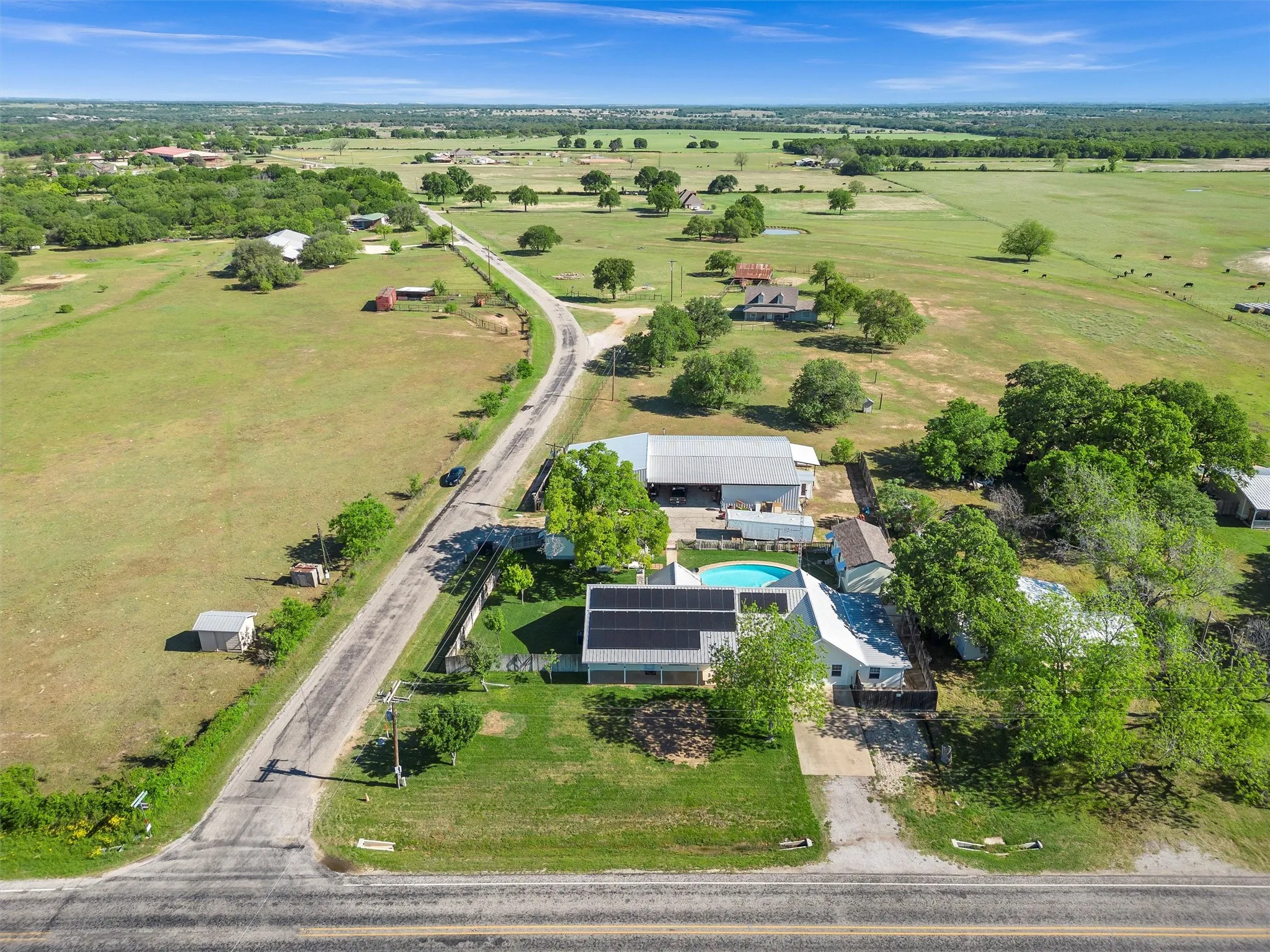 Single Family Residence For Sale in Hood County , 13122 Lipan Highway, Lipan, Texas 76462, 3 Bedroom, 2 Bathroom, 2 Garage spaces, 2,351 Sqft, built in 1991, mls#21290478, Real Estate Agent in Lipan, Homes For Sale in Hood county, Homes For Sale in Lipan, Realtor in Lipan Texas, Real Estate Brokerage Independent Realty Texas, Luminita Cordes Realtor