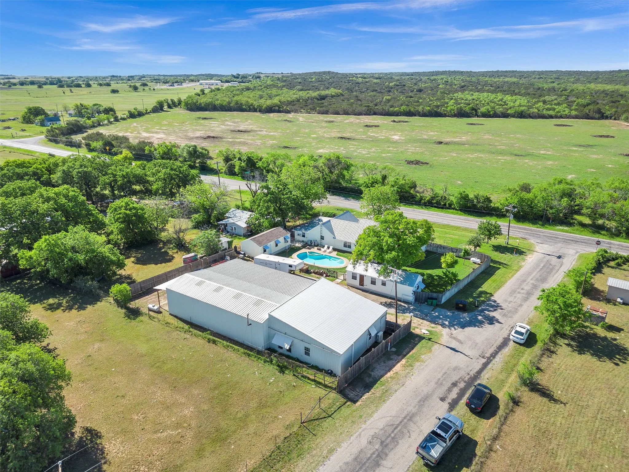 Single Family Residence For Sale in Hood County , 13122 Lipan Highway, Lipan, Texas 76462, 3 Bedroom, 2 Bathroom, 2 Garage spaces, 2,351 Sqft, built in 1991, mls#21290478, Real Estate Agent in Lipan, Homes For Sale in Hood county, Homes For Sale in Lipan, Realtor in Lipan Texas, Real Estate Brokerage Independent Realty Texas, Luminita Cordes Realtor