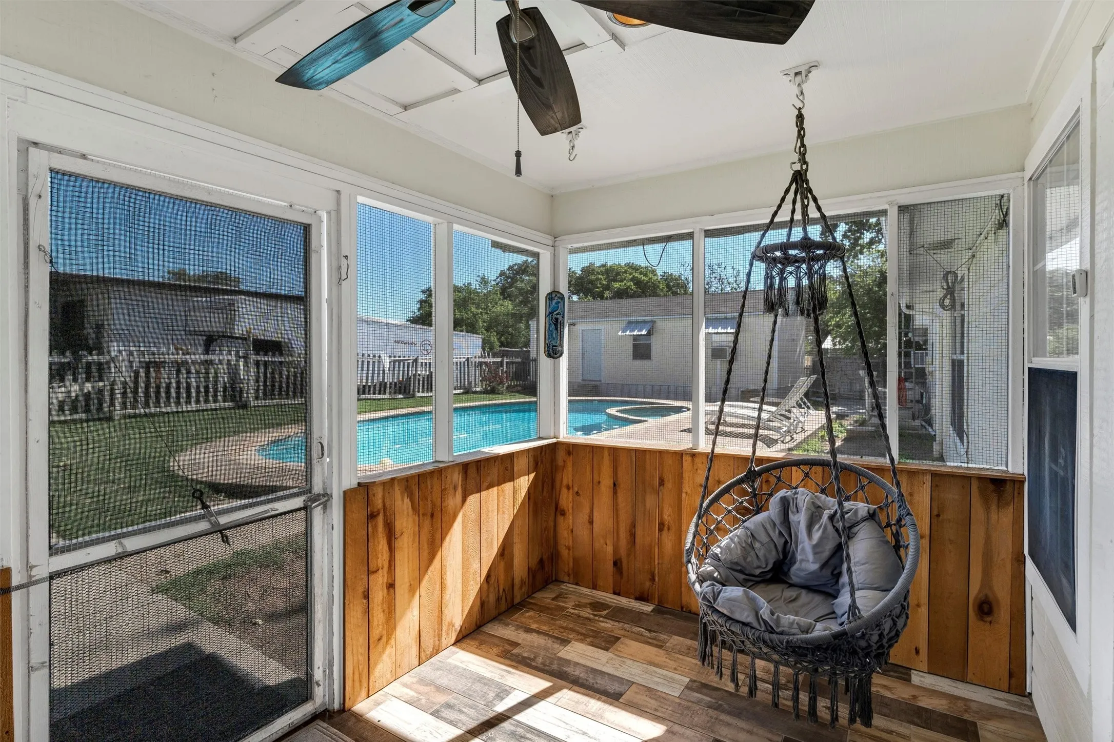 Single Family Residence For Sale in Hood County , 13122 Lipan Highway, Lipan, Texas 76462, 3 Bedroom, 2 Bathroom, 2 Garage spaces, 2,351 Sqft, built in 1991, mls#21290478, Real Estate Agent in Lipan, Homes For Sale in Hood county, Homes For Sale in Lipan, Realtor in Lipan Texas, Real Estate Brokerage Independent Realty Texas, Luminita Cordes Realtor
