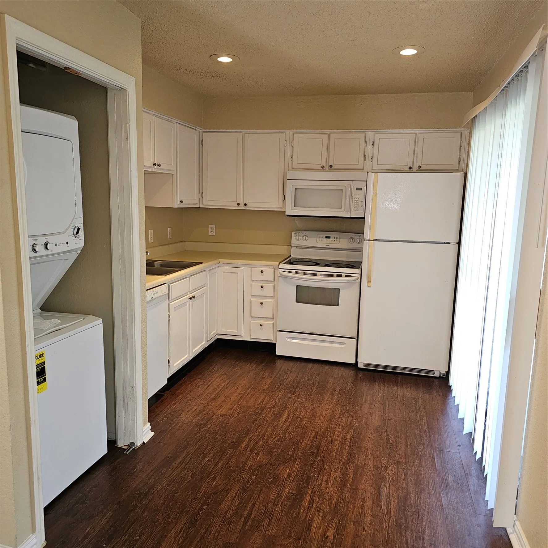 Condominium For Rent in Collin County , 4748 Old Bent Tree Lane 308, Dallas, Texas 75287, 1 Bedroom, 1 Bathroom, Garage spaces, 575 Sqft, built in 1985, Price $995, mls#21292410, Real Estate Agent in Dallas, Homes For Rent in Collin county, Homes For Rent in Dallas, Realtor in Dallas Texas, Real Estate Brokerage Independent Realty Texas, Luminita Cordes Realtor