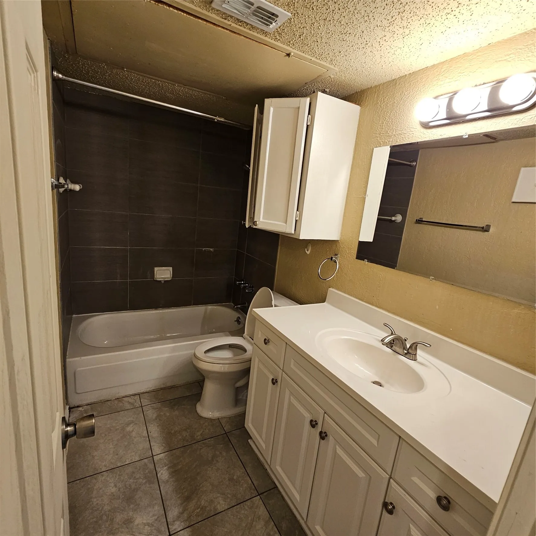 Condominium For Rent in Collin County , 4748 Old Bent Tree Lane 308, Dallas, Texas 75287, 1 Bedroom, 1 Bathroom, Garage spaces, 575 Sqft, built in 1985, Price $995, mls#21292410, Real Estate Agent in Dallas, Homes For Rent in Collin county, Homes For Rent in Dallas, Realtor in Dallas Texas, Real Estate Brokerage Independent Realty Texas, Luminita Cordes Realtor