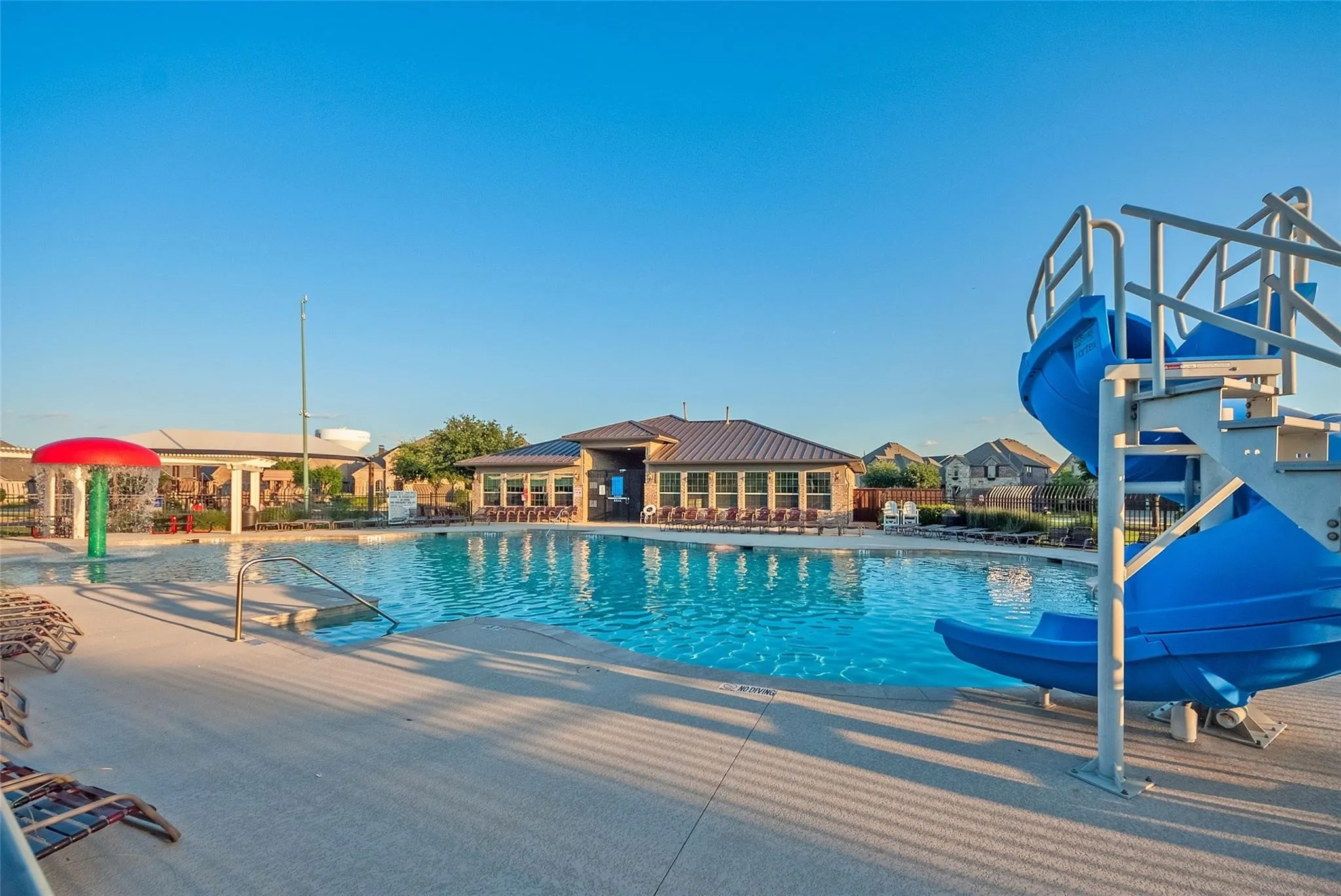 One of several community pools of Castle Hills. This one is closest to 604 Warwick.
