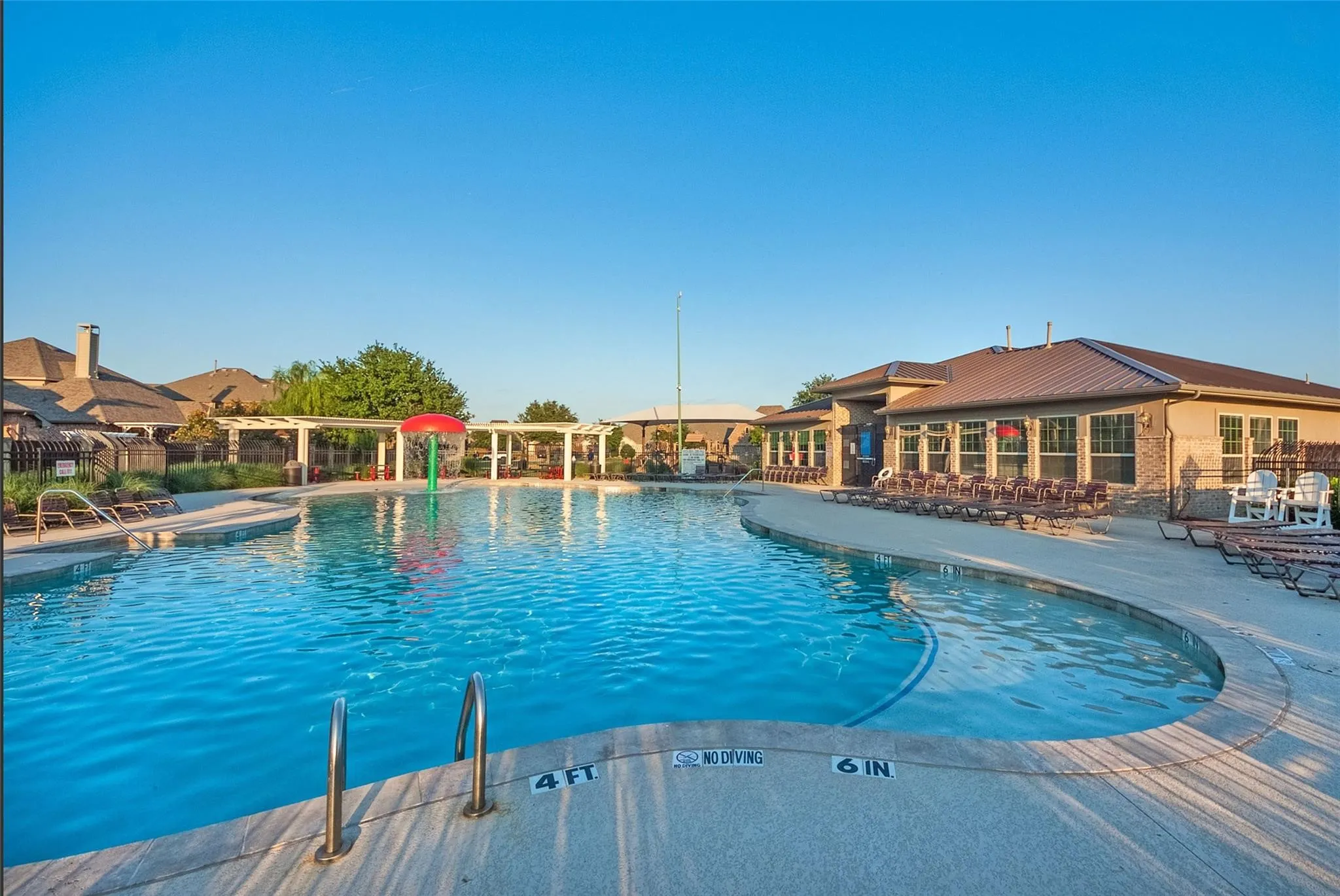 One of several community pools of Castle Hills. This one is closest to 604 Warwick.