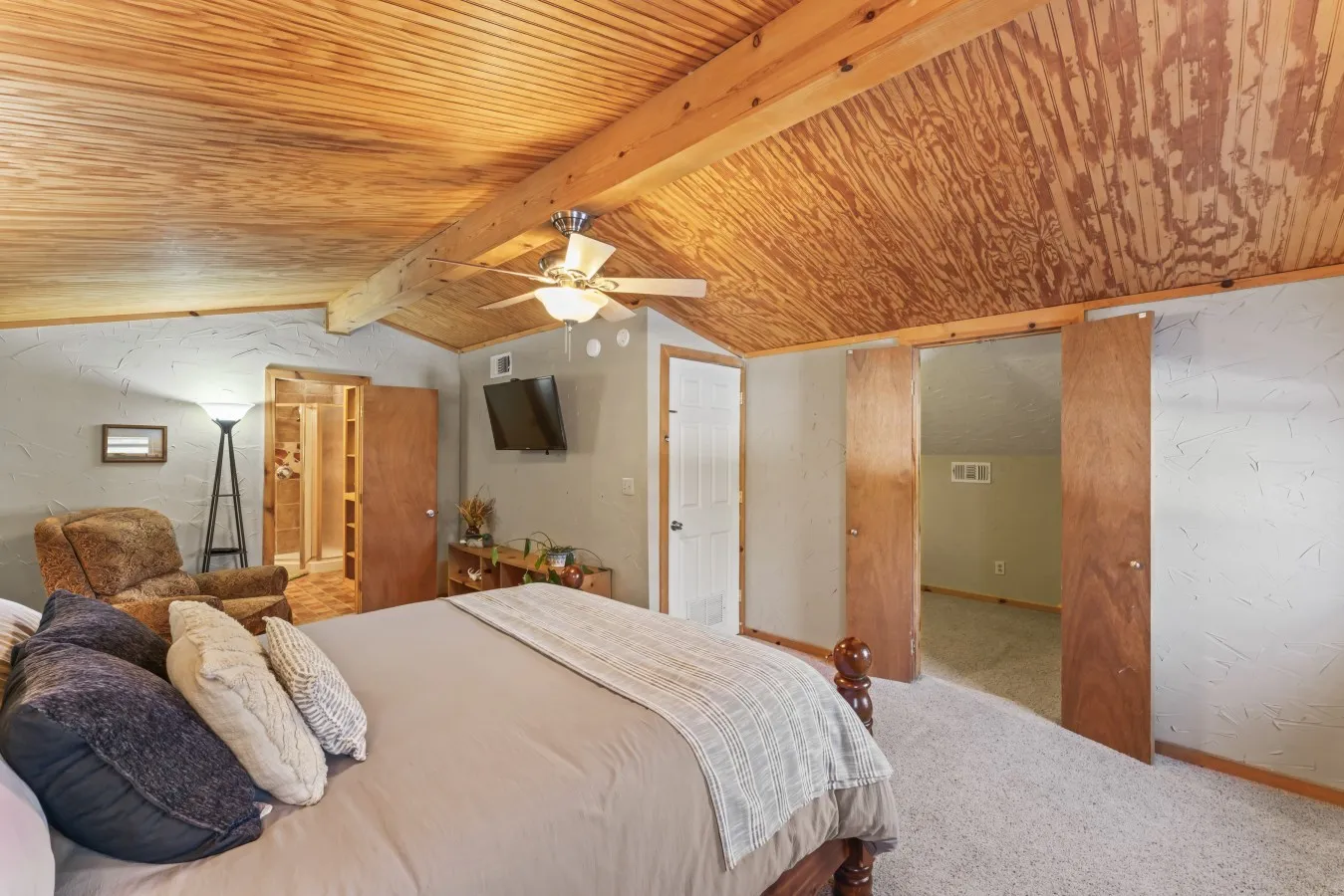 Single Family Residence For Sale in Nolan County , 184 County Road 246, Sweetwater, Texas 79556, 4 Bedroom, 3 Bathroom, 1 Garage spaces, 2,484 Sqft, built in 2004, Price $425,000, mls#21292419, Real Estate Agent in Sweetwater, Homes For Sale in Nolan county, Homes For Sale in Sweetwater, Realtor in Sweetwater Texas, Real Estate Brokerage Independent Realty Texas, Luminita Cordes Realtor