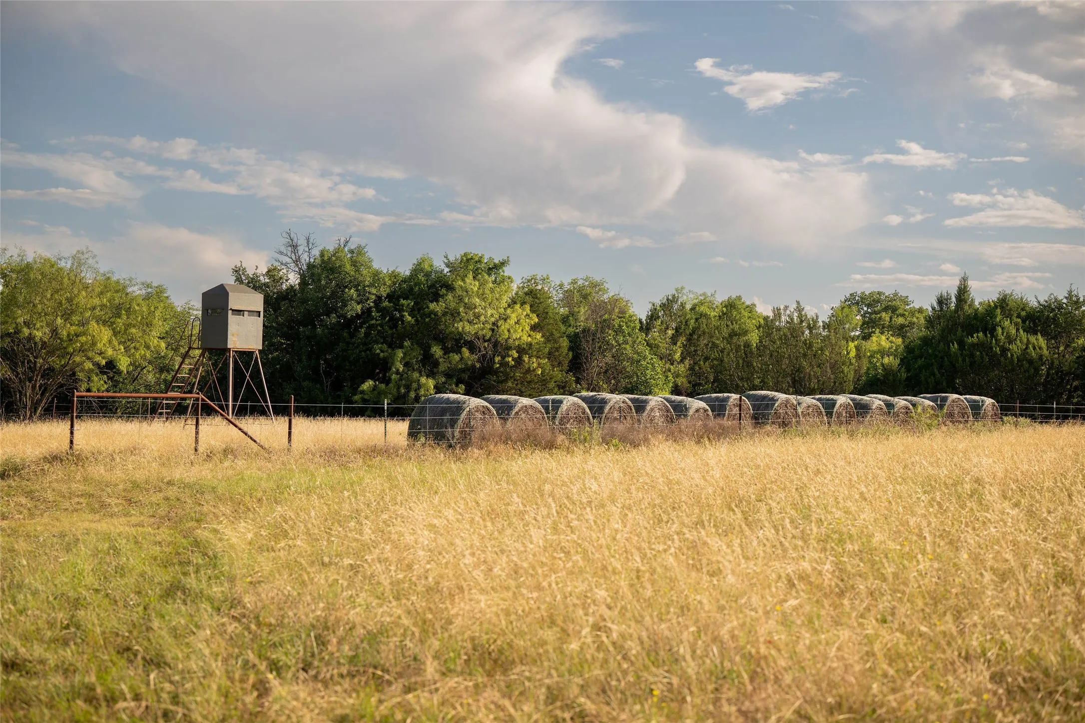 Farm For Sale in Erath County , 27475 N Us-281, Stephenville, Texas 76401, 3 Bedroom, 2 Bathroom, Garage spaces, 2,040 Sqft, built in 2011, mls#21291791, Real Estate Agent in Stephenville, Homes For Sale in Erath county, Homes For Sale in Stephenville, Realtor in Stephenville Texas, Real Estate Brokerage Independent Realty Texas, Luminita Cordes Realtor
