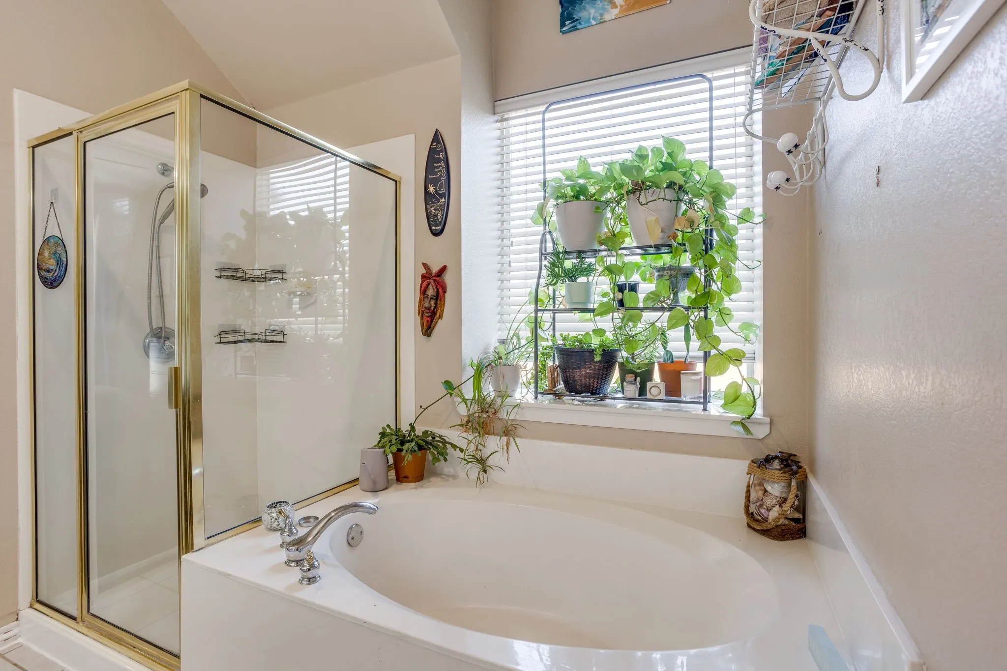 Single Family Residence For Sale in Johnson County , 779 Little Ridge Court, Burleson, Texas 76028, 4 Bedroom, 2 Bathroom, 2 Garage spaces, 2,247 Sqft, built in 2001, mls#21291913, Real Estate Agent in Burleson, Homes For Sale in Johnson county, Homes For Sale in Burleson, Realtor in Burleson Texas, Real Estate Brokerage Independent Realty Texas, Luminita Cordes Realtor