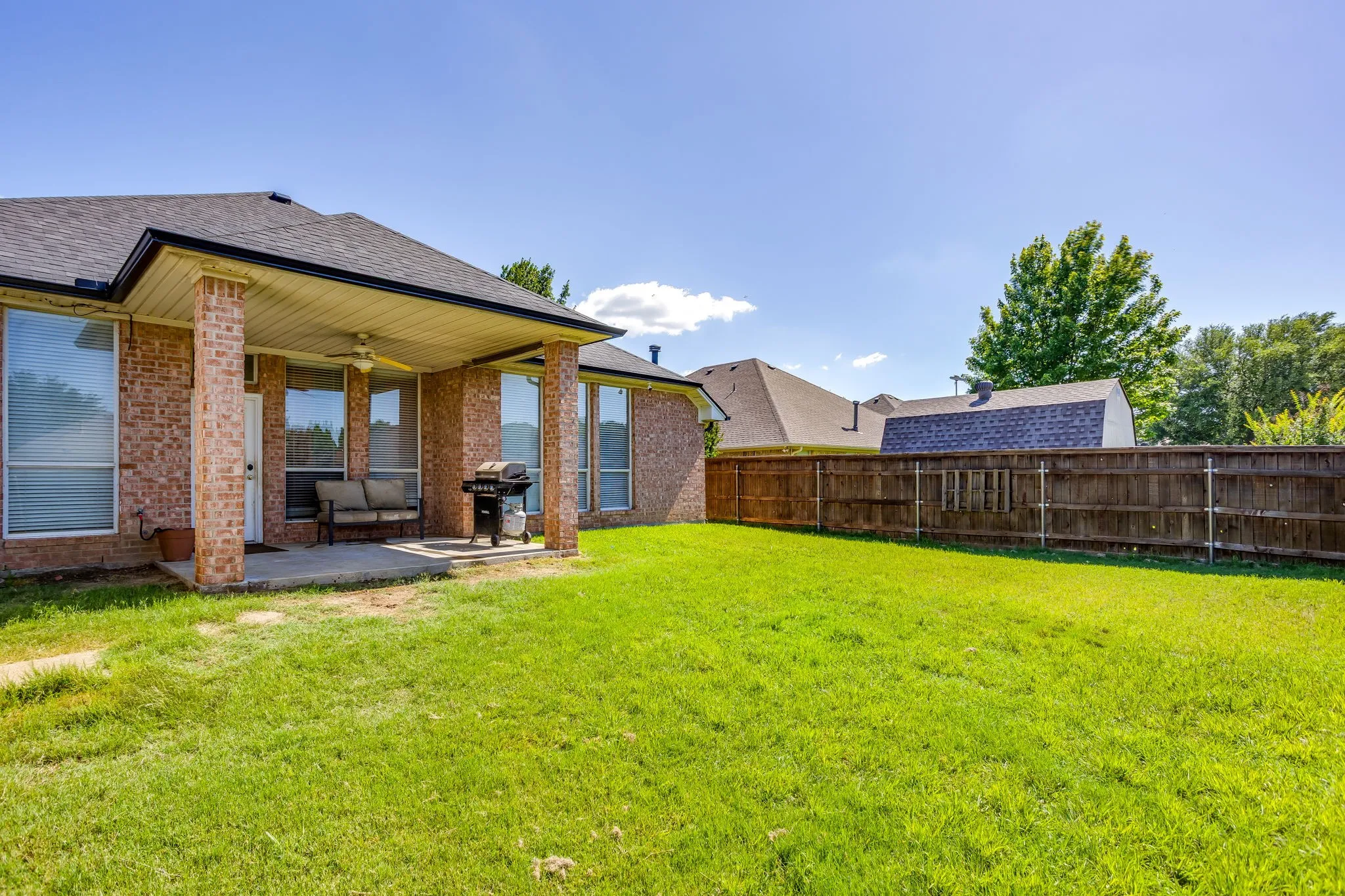 Single Family Residence For Sale in Johnson County , 779 Little Ridge Court, Burleson, Texas 76028, 4 Bedroom, 2 Bathroom, 2 Garage spaces, 2,247 Sqft, built in 2001, mls#21291913, Real Estate Agent in Burleson, Homes For Sale in Johnson county, Homes For Sale in Burleson, Realtor in Burleson Texas, Real Estate Brokerage Independent Realty Texas, Luminita Cordes Realtor