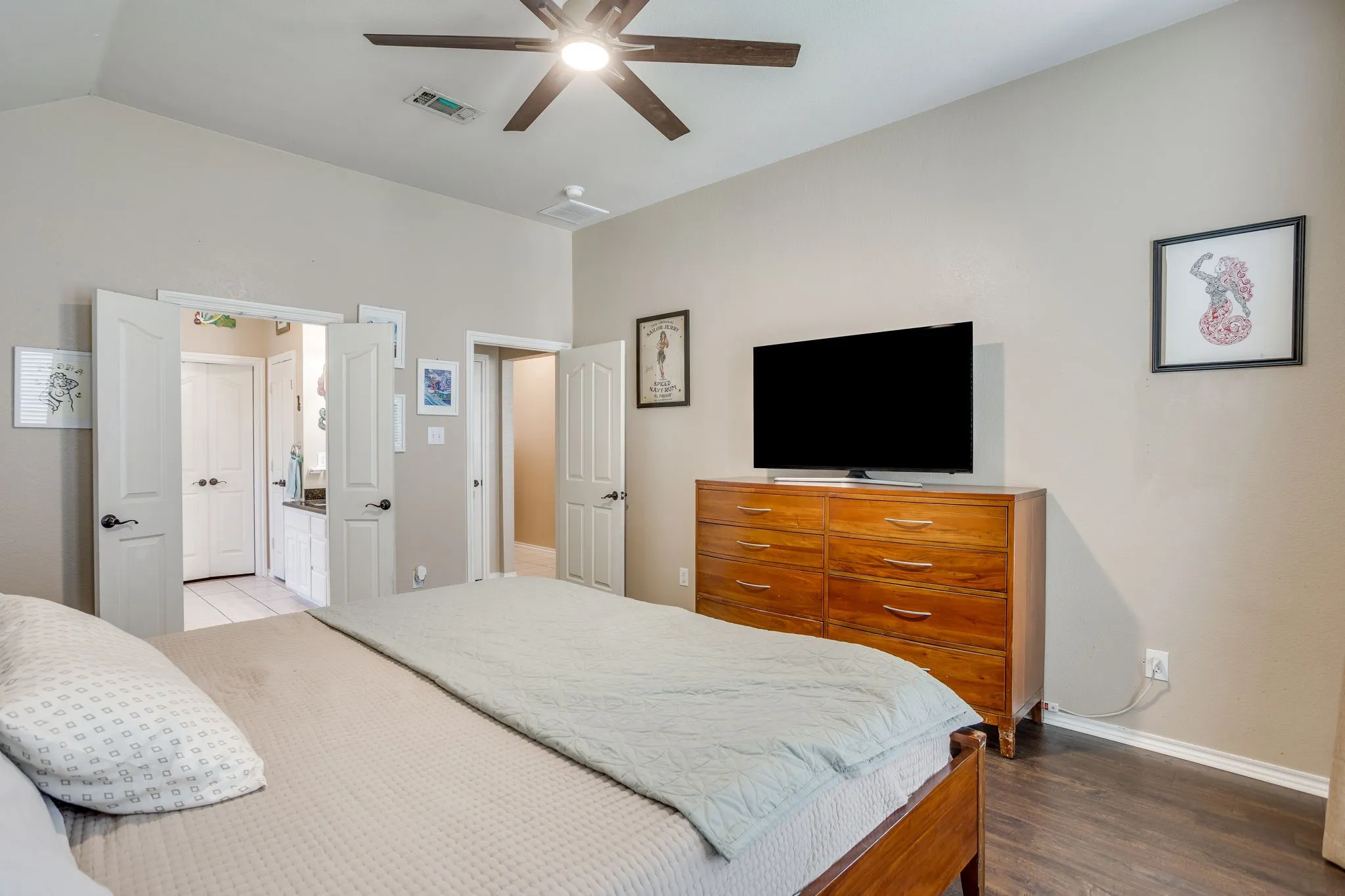 Single Family Residence For Sale in Johnson County , 779 Little Ridge Court, Burleson, Texas 76028, 4 Bedroom, 2 Bathroom, 2 Garage spaces, 2,247 Sqft, built in 2001, mls#21291913, Real Estate Agent in Burleson, Homes For Sale in Johnson county, Homes For Sale in Burleson, Realtor in Burleson Texas, Real Estate Brokerage Independent Realty Texas, Luminita Cordes Realtor