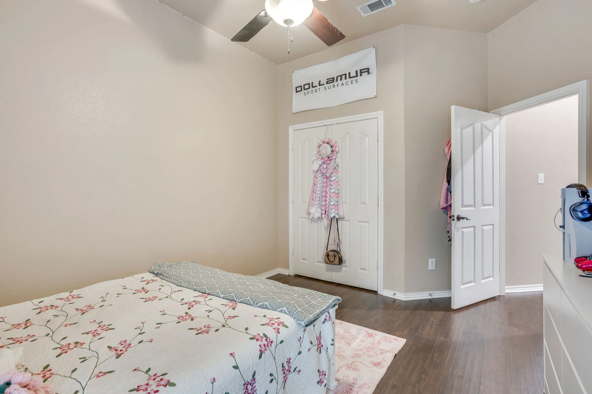 Single Family Residence For Sale in Johnson County , 779 Little Ridge Court, Burleson, Texas 76028, 4 Bedroom, 2 Bathroom, 2 Garage spaces, 2,247 Sqft, built in 2001, mls#21291913, Real Estate Agent in Burleson, Homes For Sale in Johnson county, Homes For Sale in Burleson, Realtor in Burleson Texas, Real Estate Brokerage Independent Realty Texas, Luminita Cordes Realtor