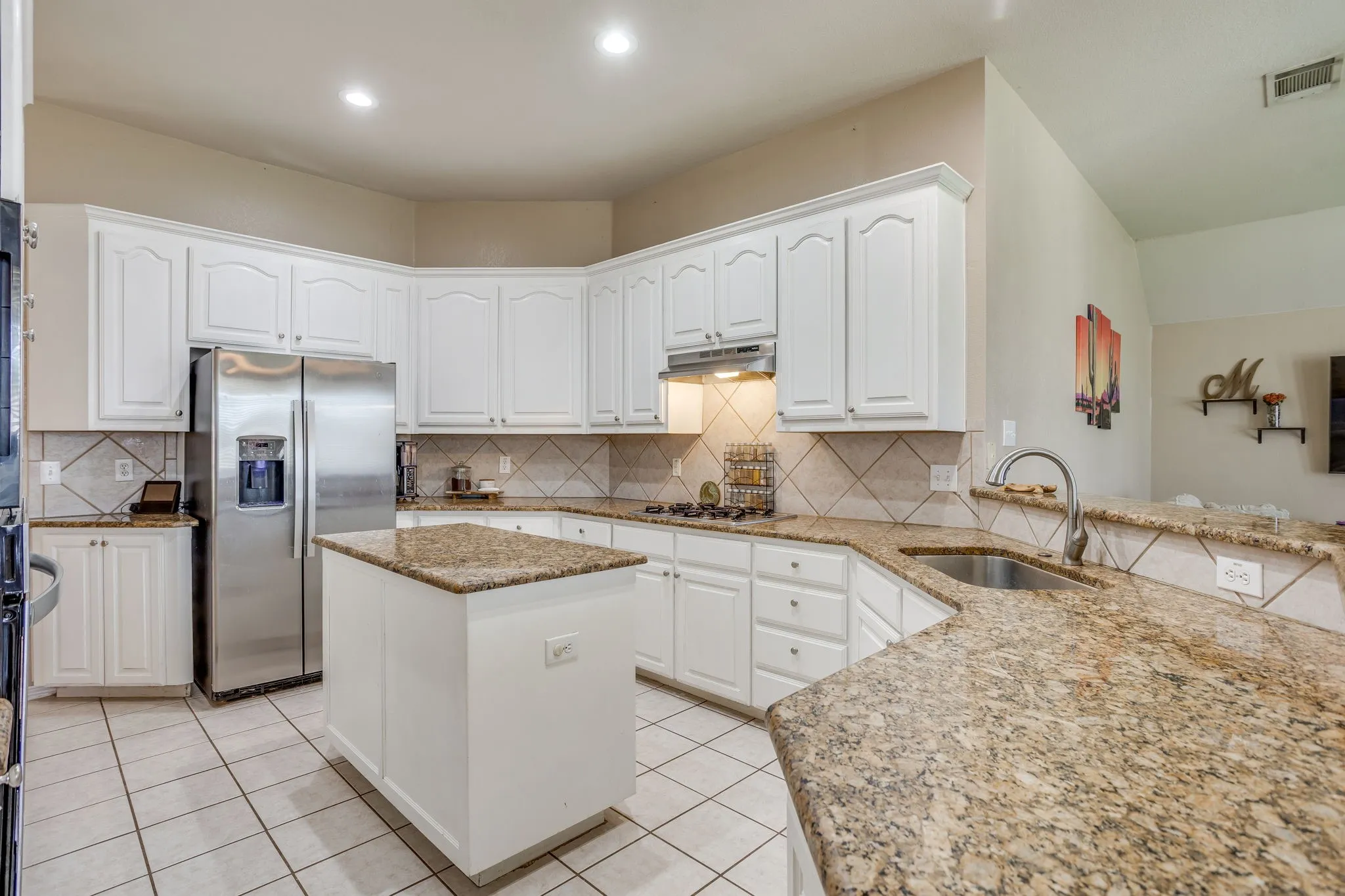 Single Family Residence For Sale in Johnson County , 779 Little Ridge Court, Burleson, Texas 76028, 4 Bedroom, 2 Bathroom, 2 Garage spaces, 2,247 Sqft, built in 2001, mls#21291913, Real Estate Agent in Burleson, Homes For Sale in Johnson county, Homes For Sale in Burleson, Realtor in Burleson Texas, Real Estate Brokerage Independent Realty Texas, Luminita Cordes Realtor