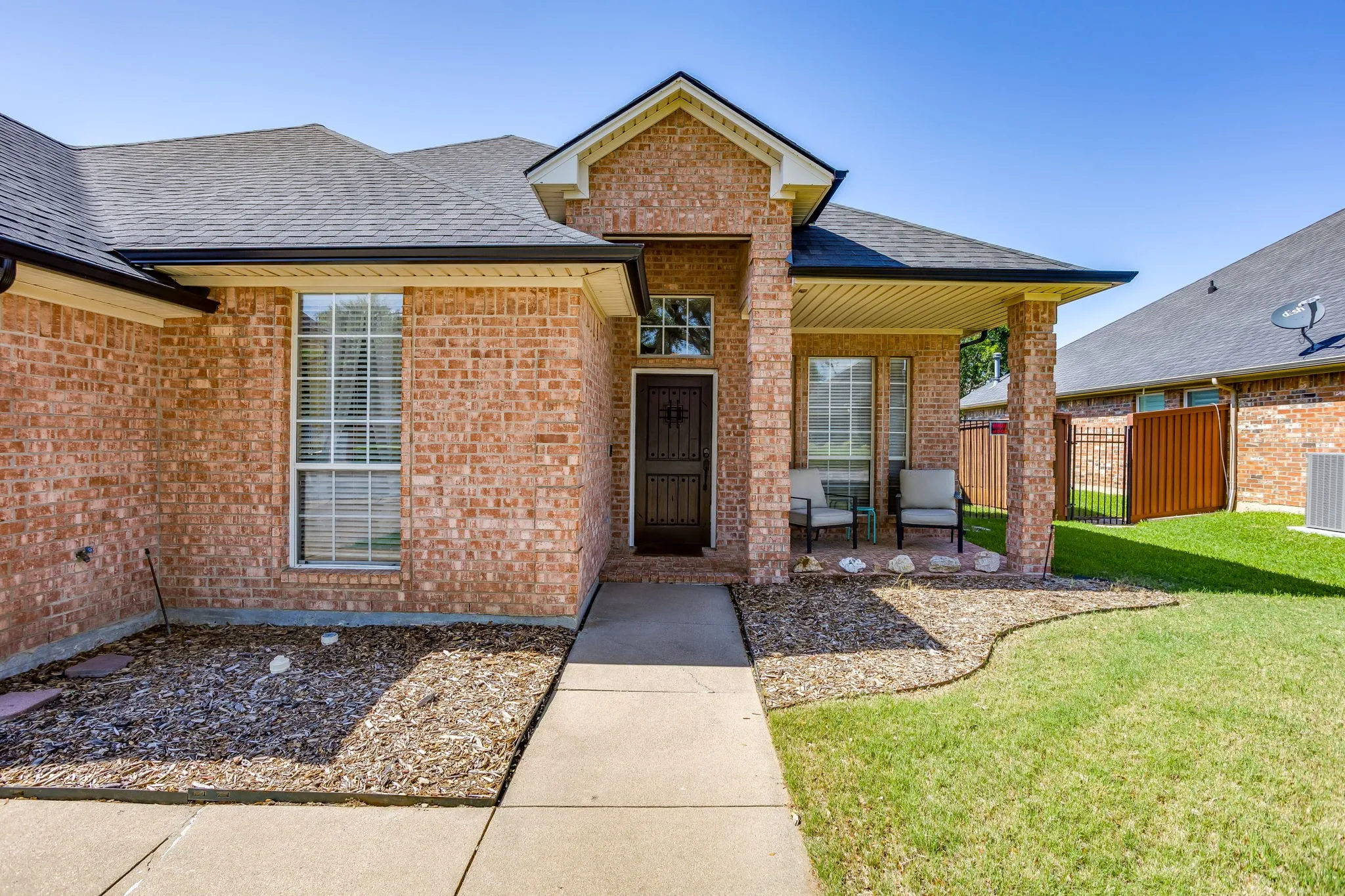 Single Family Residence For Sale in Johnson County , 779 Little Ridge Court, Burleson, Texas 76028, 4 Bedroom, 2 Bathroom, 2 Garage spaces, 2,247 Sqft, built in 2001, mls#21291913, Real Estate Agent in Burleson, Homes For Sale in Johnson county, Homes For Sale in Burleson, Realtor in Burleson Texas, Real Estate Brokerage Independent Realty Texas, Luminita Cordes Realtor