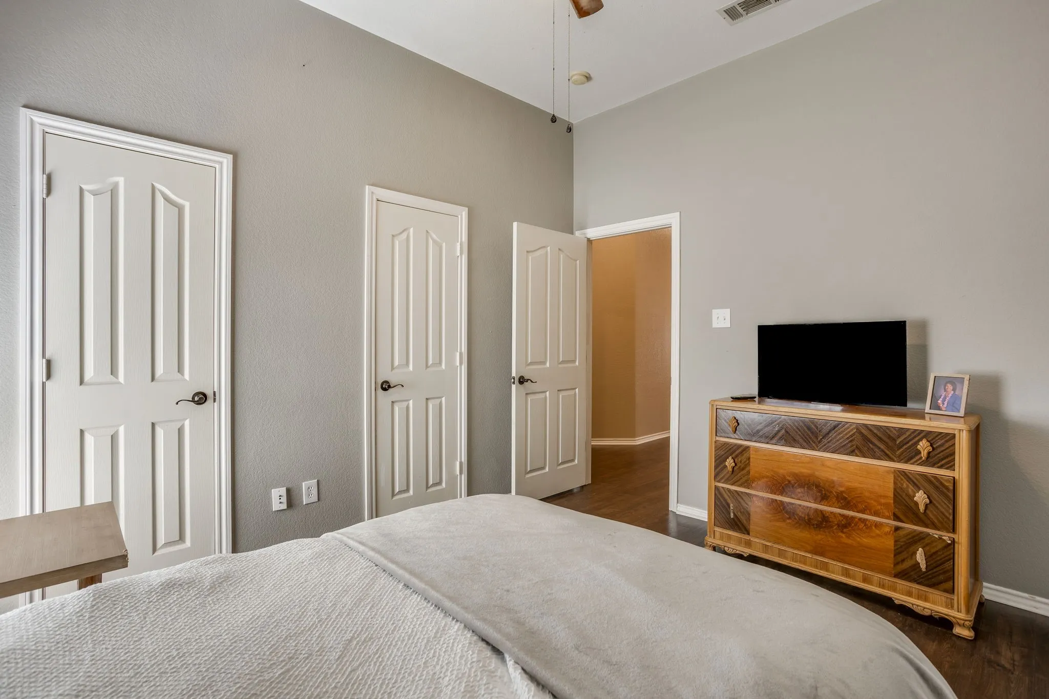 Single Family Residence For Sale in Johnson County , 779 Little Ridge Court, Burleson, Texas 76028, 4 Bedroom, 2 Bathroom, 2 Garage spaces, 2,247 Sqft, built in 2001, mls#21291913, Real Estate Agent in Burleson, Homes For Sale in Johnson county, Homes For Sale in Burleson, Realtor in Burleson Texas, Real Estate Brokerage Independent Realty Texas, Luminita Cordes Realtor