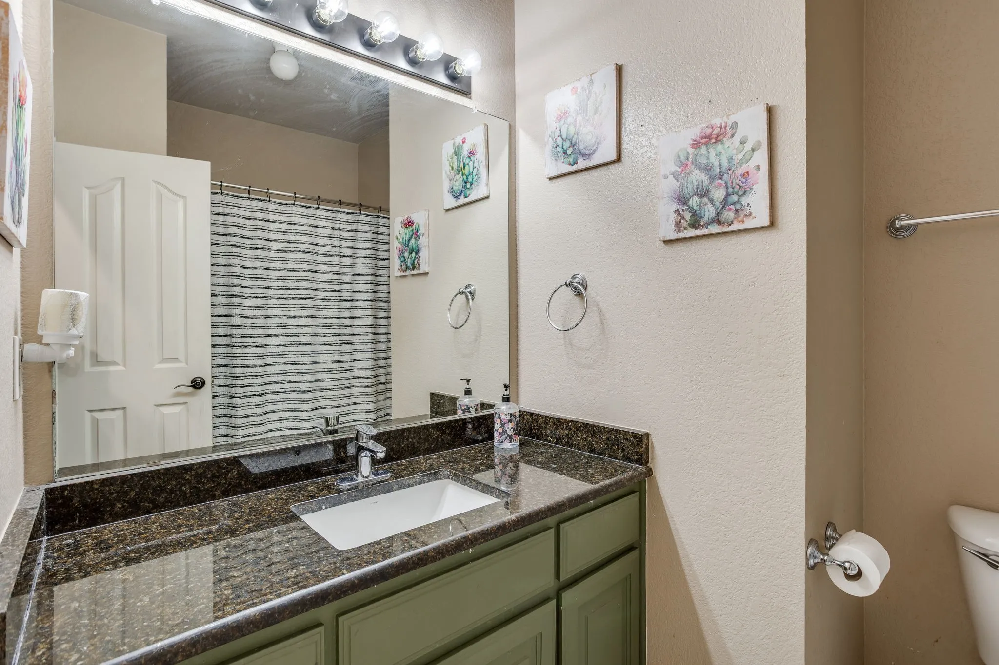 Single Family Residence For Sale in Johnson County , 779 Little Ridge Court, Burleson, Texas 76028, 4 Bedroom, 2 Bathroom, 2 Garage spaces, 2,247 Sqft, built in 2001, mls#21291913, Real Estate Agent in Burleson, Homes For Sale in Johnson county, Homes For Sale in Burleson, Realtor in Burleson Texas, Real Estate Brokerage Independent Realty Texas, Luminita Cordes Realtor
