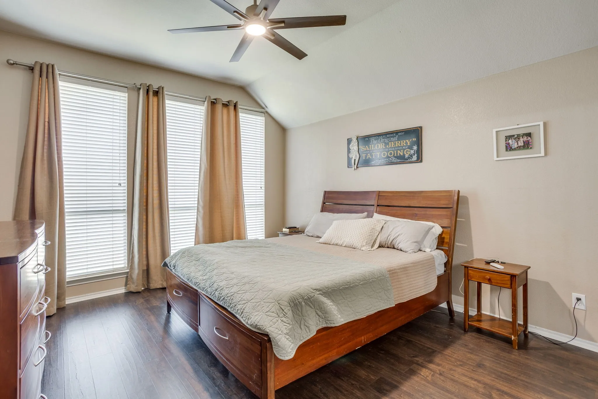 Single Family Residence For Sale in Johnson County , 779 Little Ridge Court, Burleson, Texas 76028, 4 Bedroom, 2 Bathroom, 2 Garage spaces, 2,247 Sqft, built in 2001, mls#21291913, Real Estate Agent in Burleson, Homes For Sale in Johnson county, Homes For Sale in Burleson, Realtor in Burleson Texas, Real Estate Brokerage Independent Realty Texas, Luminita Cordes Realtor