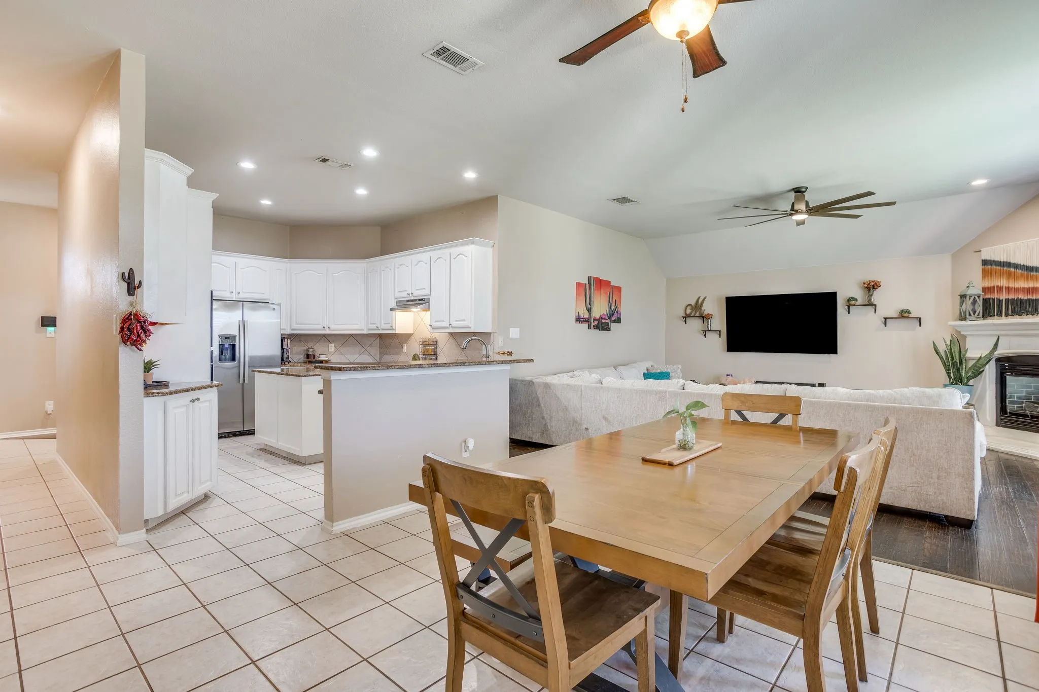 Single Family Residence For Sale in Johnson County , 779 Little Ridge Court, Burleson, Texas 76028, 4 Bedroom, 2 Bathroom, 2 Garage spaces, 2,247 Sqft, built in 2001, mls#21291913, Real Estate Agent in Burleson, Homes For Sale in Johnson county, Homes For Sale in Burleson, Realtor in Burleson Texas, Real Estate Brokerage Independent Realty Texas, Luminita Cordes Realtor