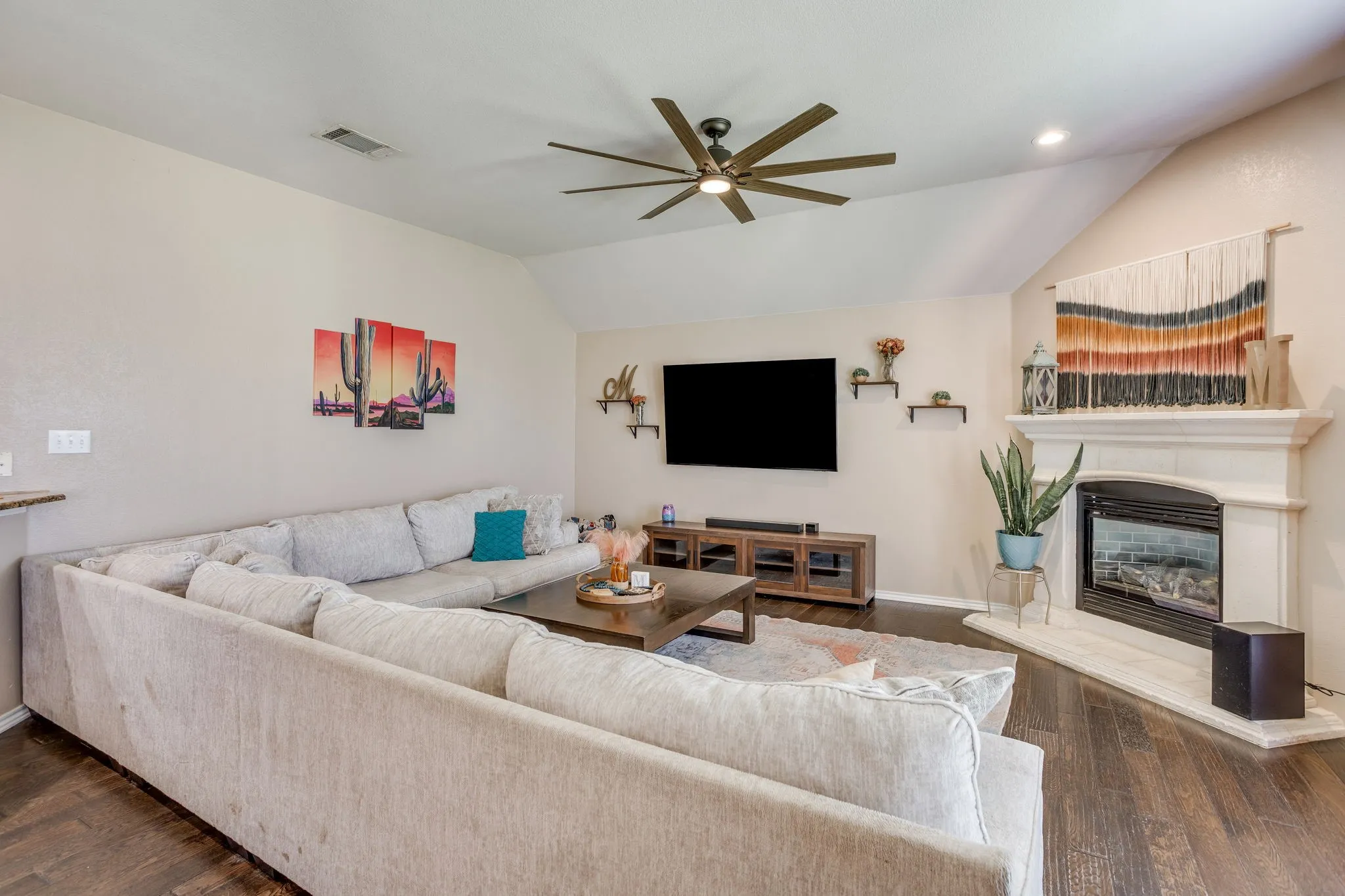 Single Family Residence For Sale in Johnson County , 779 Little Ridge Court, Burleson, Texas 76028, 4 Bedroom, 2 Bathroom, 2 Garage spaces, 2,247 Sqft, built in 2001, mls#21291913, Real Estate Agent in Burleson, Homes For Sale in Johnson county, Homes For Sale in Burleson, Realtor in Burleson Texas, Real Estate Brokerage Independent Realty Texas, Luminita Cordes Realtor