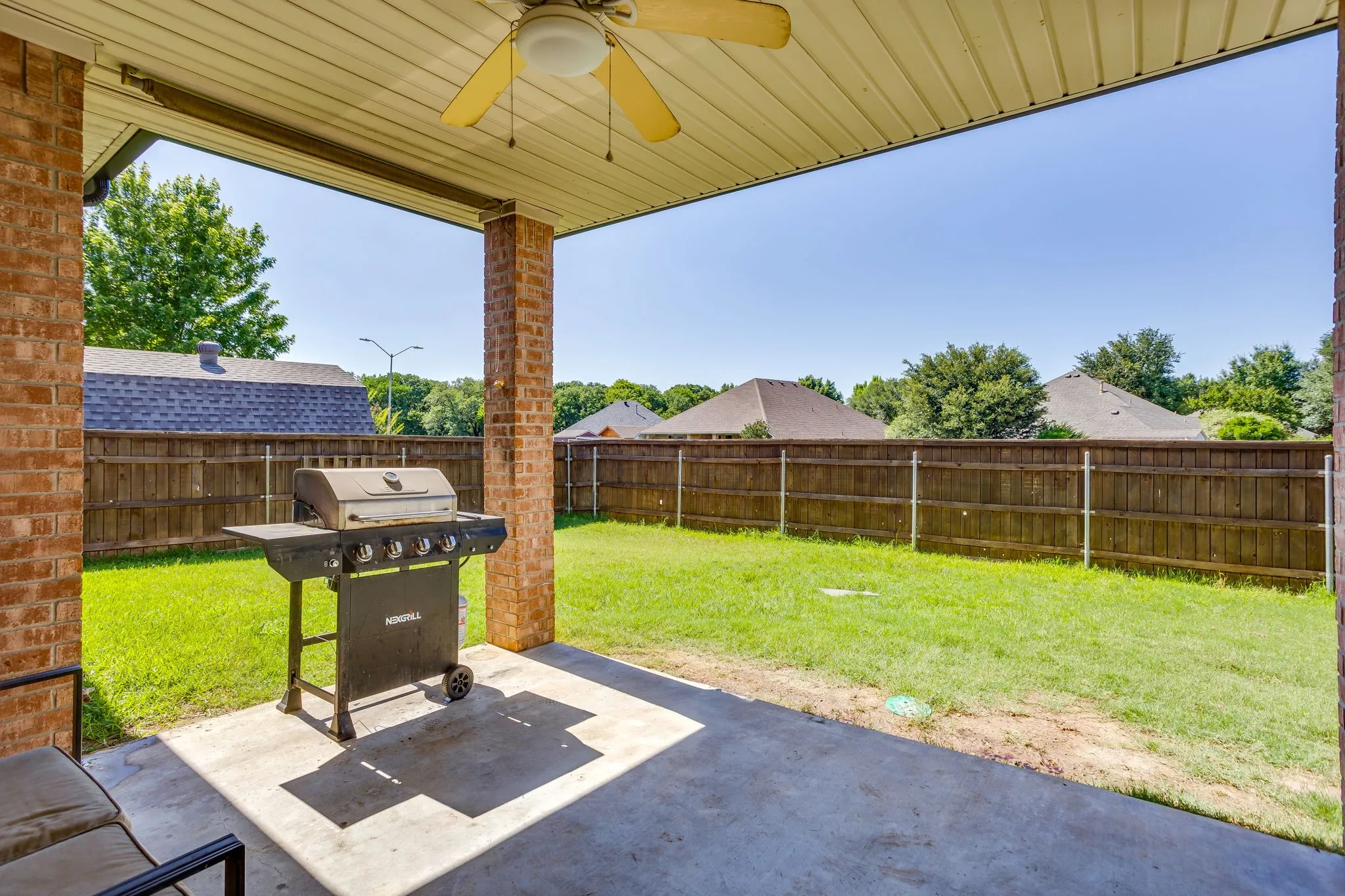 Single Family Residence For Sale in Johnson County , 779 Little Ridge Court, Burleson, Texas 76028, 4 Bedroom, 2 Bathroom, 2 Garage spaces, 2,247 Sqft, built in 2001, mls#21291913, Real Estate Agent in Burleson, Homes For Sale in Johnson county, Homes For Sale in Burleson, Realtor in Burleson Texas, Real Estate Brokerage Independent Realty Texas, Luminita Cordes Realtor