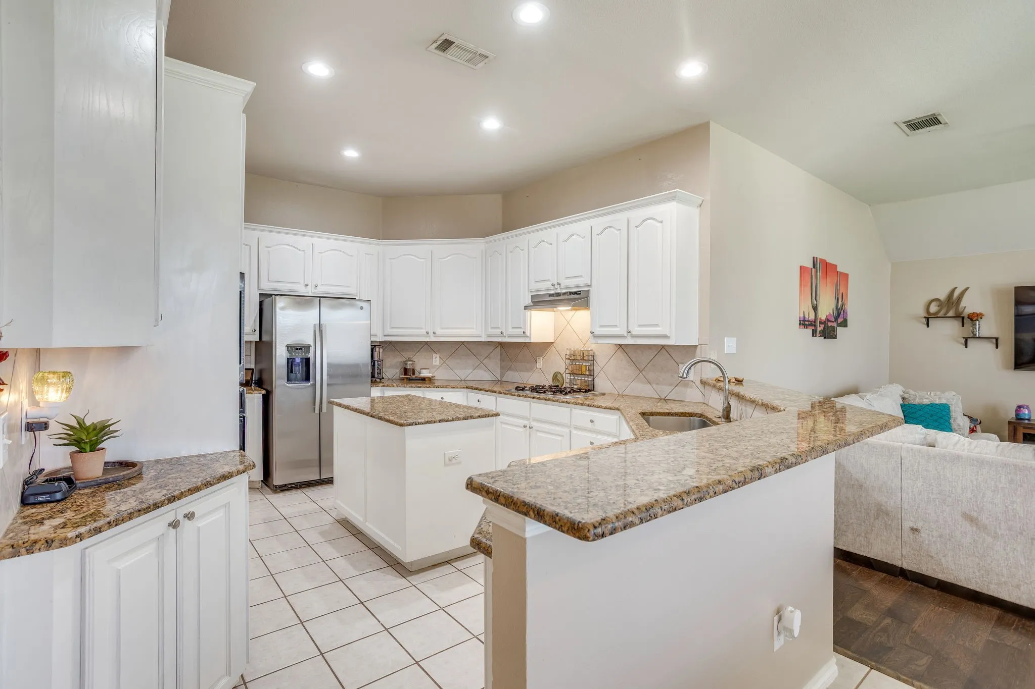 Single Family Residence For Sale in Johnson County , 779 Little Ridge Court, Burleson, Texas 76028, 4 Bedroom, 2 Bathroom, 2 Garage spaces, 2,247 Sqft, built in 2001, mls#21291913, Real Estate Agent in Burleson, Homes For Sale in Johnson county, Homes For Sale in Burleson, Realtor in Burleson Texas, Real Estate Brokerage Independent Realty Texas, Luminita Cordes Realtor