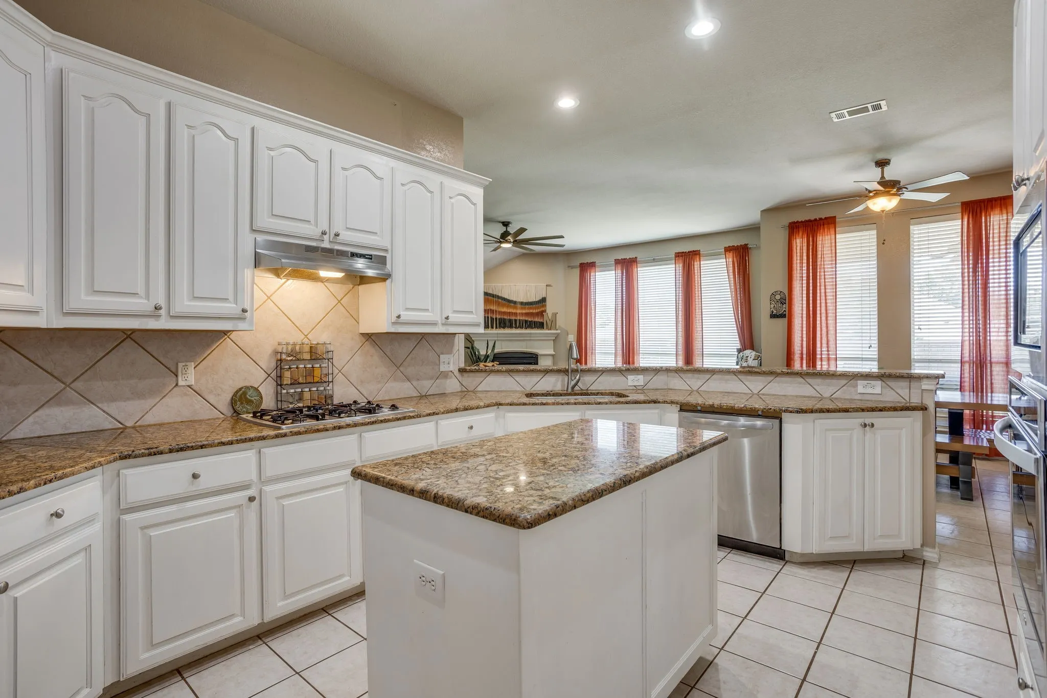 Single Family Residence For Sale in Johnson County , 779 Little Ridge Court, Burleson, Texas 76028, 4 Bedroom, 2 Bathroom, 2 Garage spaces, 2,247 Sqft, built in 2001, mls#21291913, Real Estate Agent in Burleson, Homes For Sale in Johnson county, Homes For Sale in Burleson, Realtor in Burleson Texas, Real Estate Brokerage Independent Realty Texas, Luminita Cordes Realtor