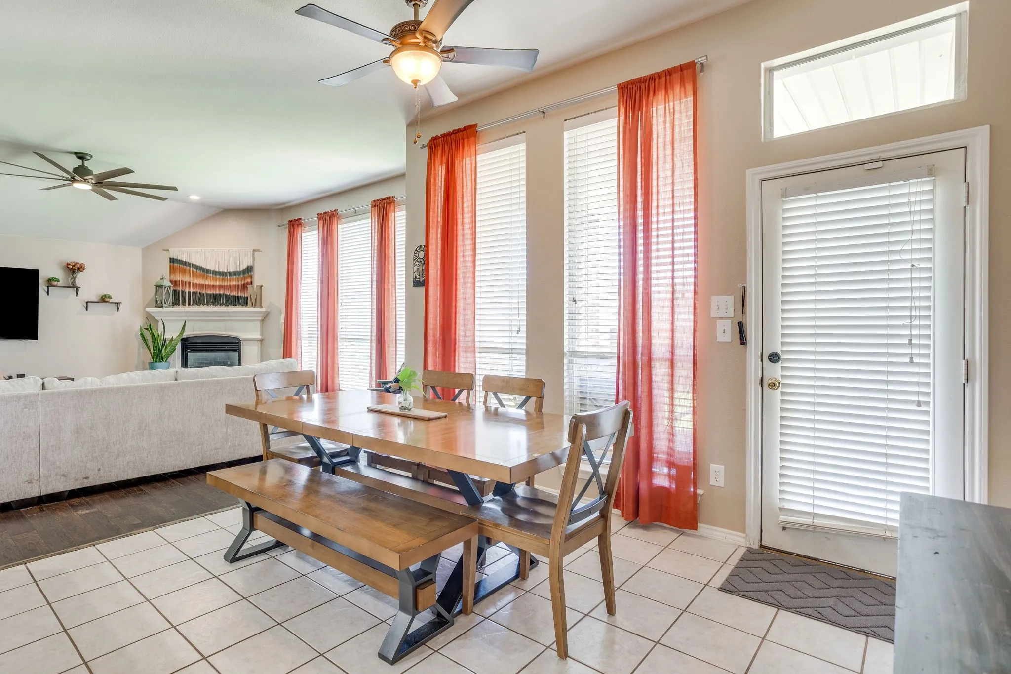 Single Family Residence For Sale in Johnson County , 779 Little Ridge Court, Burleson, Texas 76028, 4 Bedroom, 2 Bathroom, 2 Garage spaces, 2,247 Sqft, built in 2001, mls#21291913, Real Estate Agent in Burleson, Homes For Sale in Johnson county, Homes For Sale in Burleson, Realtor in Burleson Texas, Real Estate Brokerage Independent Realty Texas, Luminita Cordes Realtor