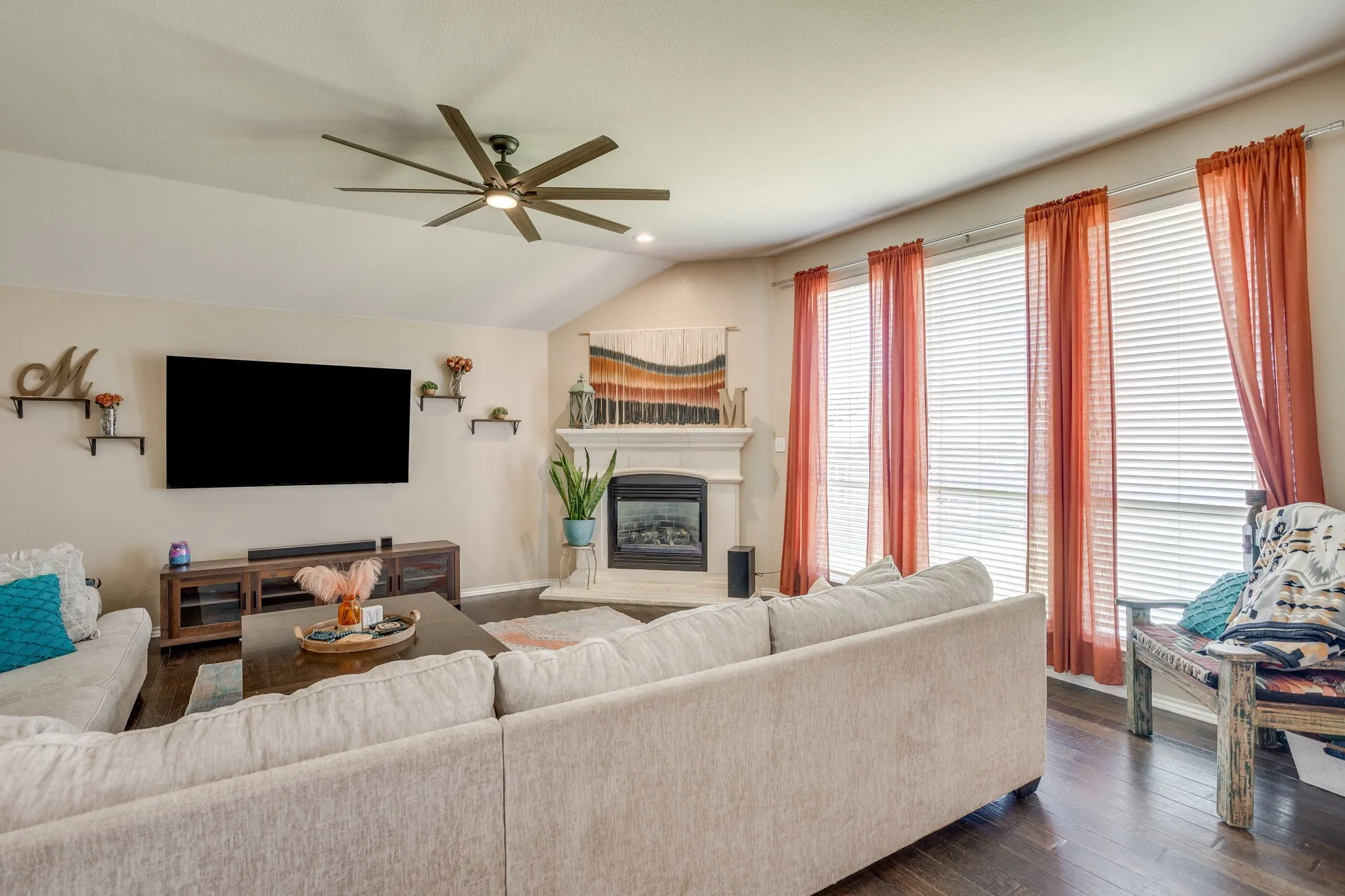 Single Family Residence For Sale in Johnson County , 779 Little Ridge Court, Burleson, Texas 76028, 4 Bedroom, 2 Bathroom, 2 Garage spaces, 2,247 Sqft, built in 2001, mls#21291913, Real Estate Agent in Burleson, Homes For Sale in Johnson county, Homes For Sale in Burleson, Realtor in Burleson Texas, Real Estate Brokerage Independent Realty Texas, Luminita Cordes Realtor