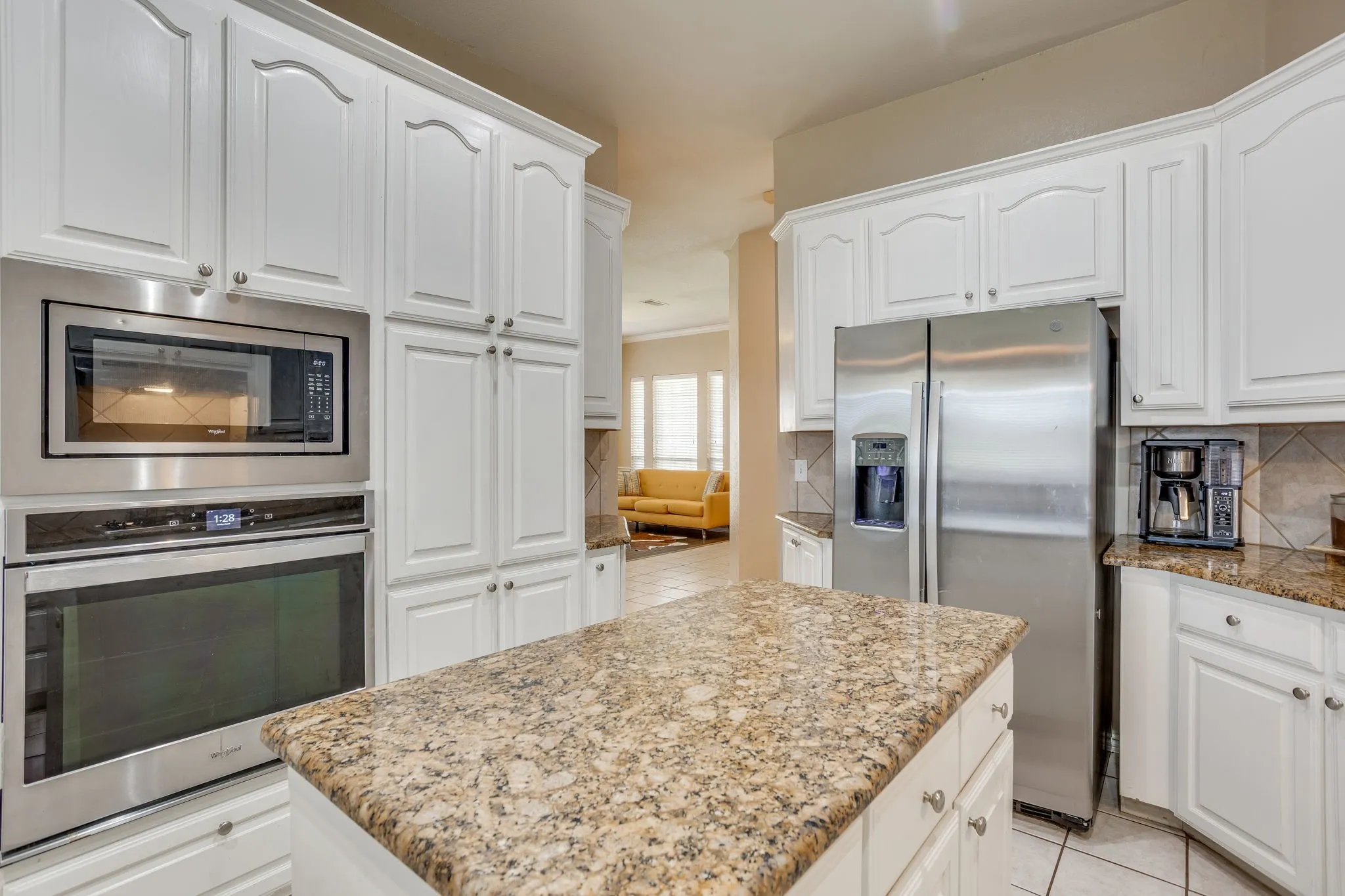 Single Family Residence For Sale in Johnson County , 779 Little Ridge Court, Burleson, Texas 76028, 4 Bedroom, 2 Bathroom, 2 Garage spaces, 2,247 Sqft, built in 2001, mls#21291913, Real Estate Agent in Burleson, Homes For Sale in Johnson county, Homes For Sale in Burleson, Realtor in Burleson Texas, Real Estate Brokerage Independent Realty Texas, Luminita Cordes Realtor