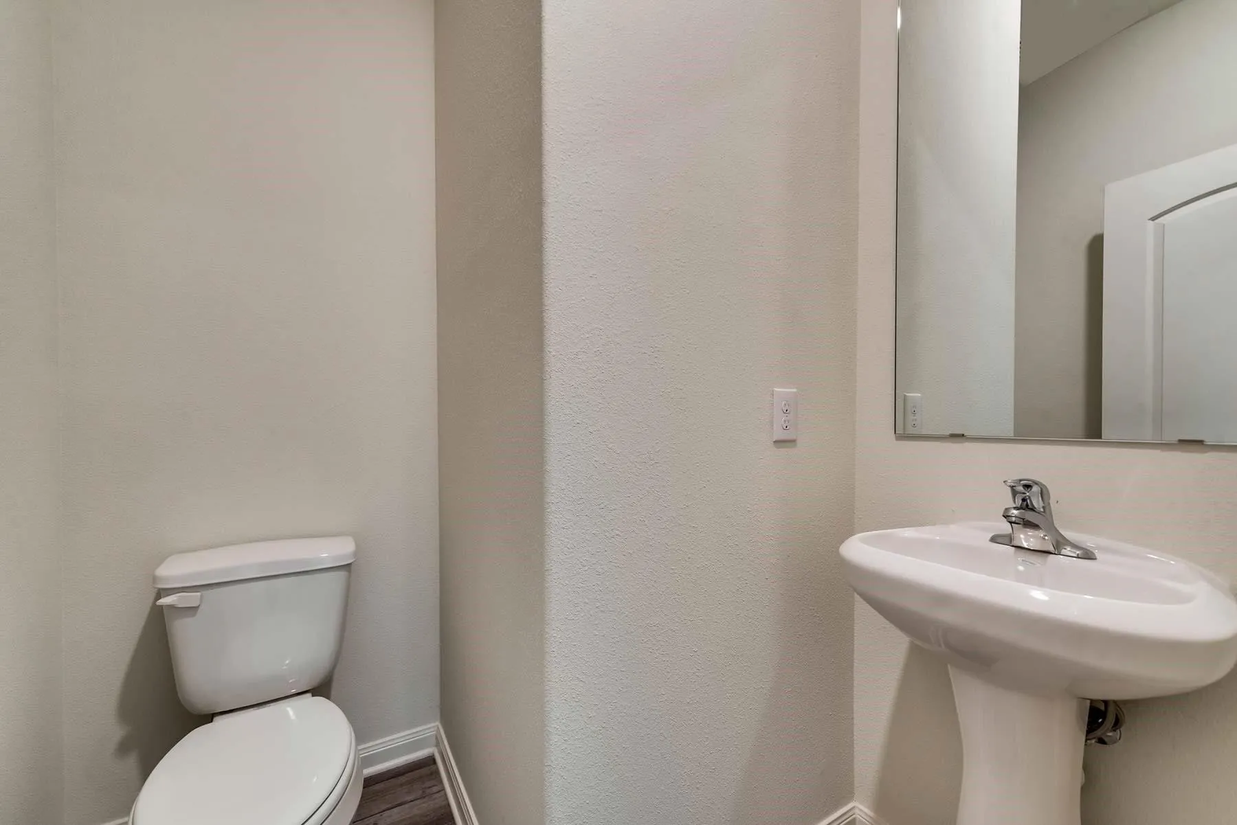 Single Family Residence For Rent in Kaufman County , 3024 Chico Drive, Forney, Texas 75126, 5 Bedrooms, 3 Bathrooms, 2 Garage spaces, 2,694 Sqft, built in 2022, Price $2,350, mls#21292445, Real Estate Agent in Forney, Homes For Rent in Kaufman county, Homes For Rent in Forney, Realtor in Forney Texas, Real Estate Brokerage Independent Realty Texas, Luminita Cordes Realtor