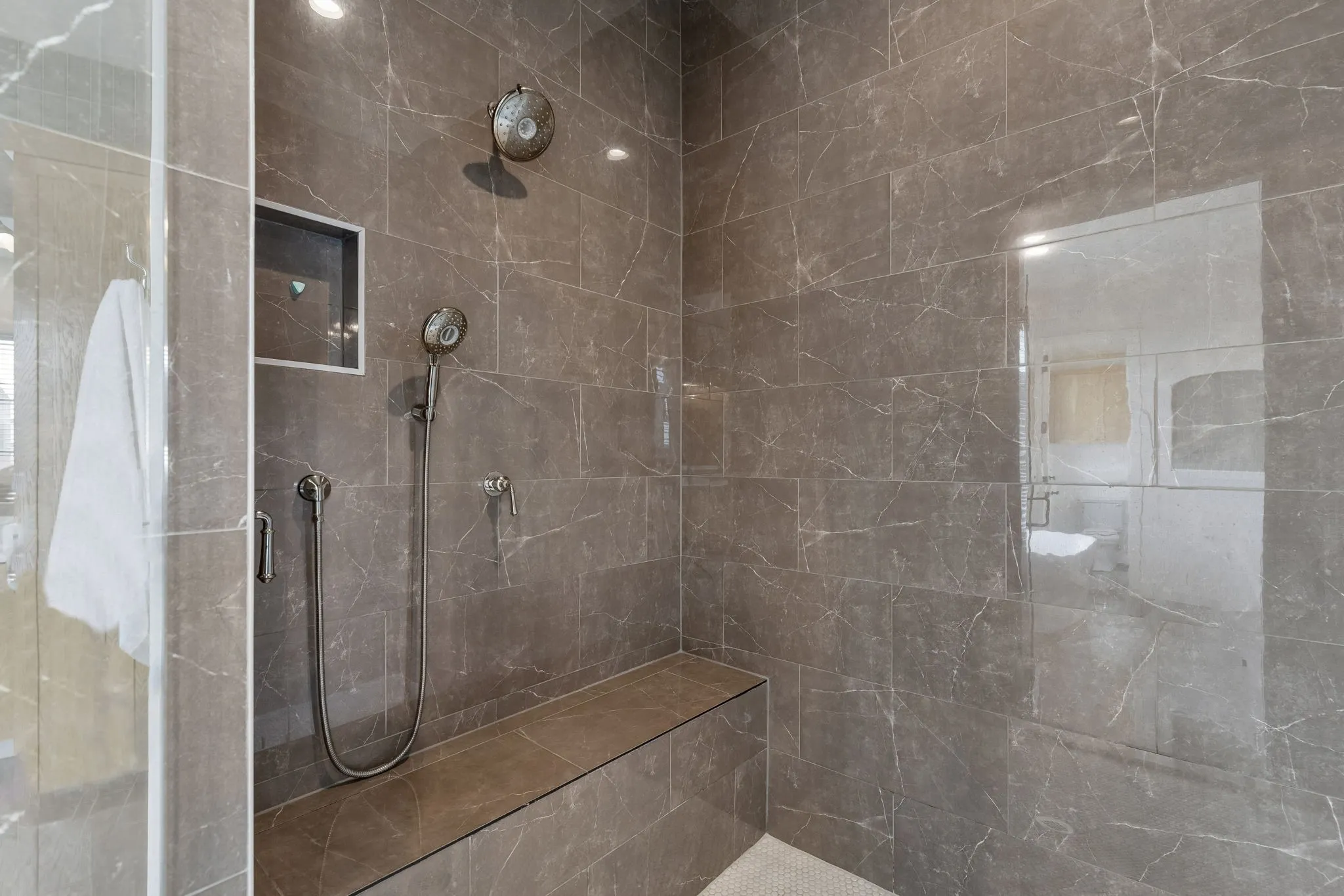Large shower with dual shower heads