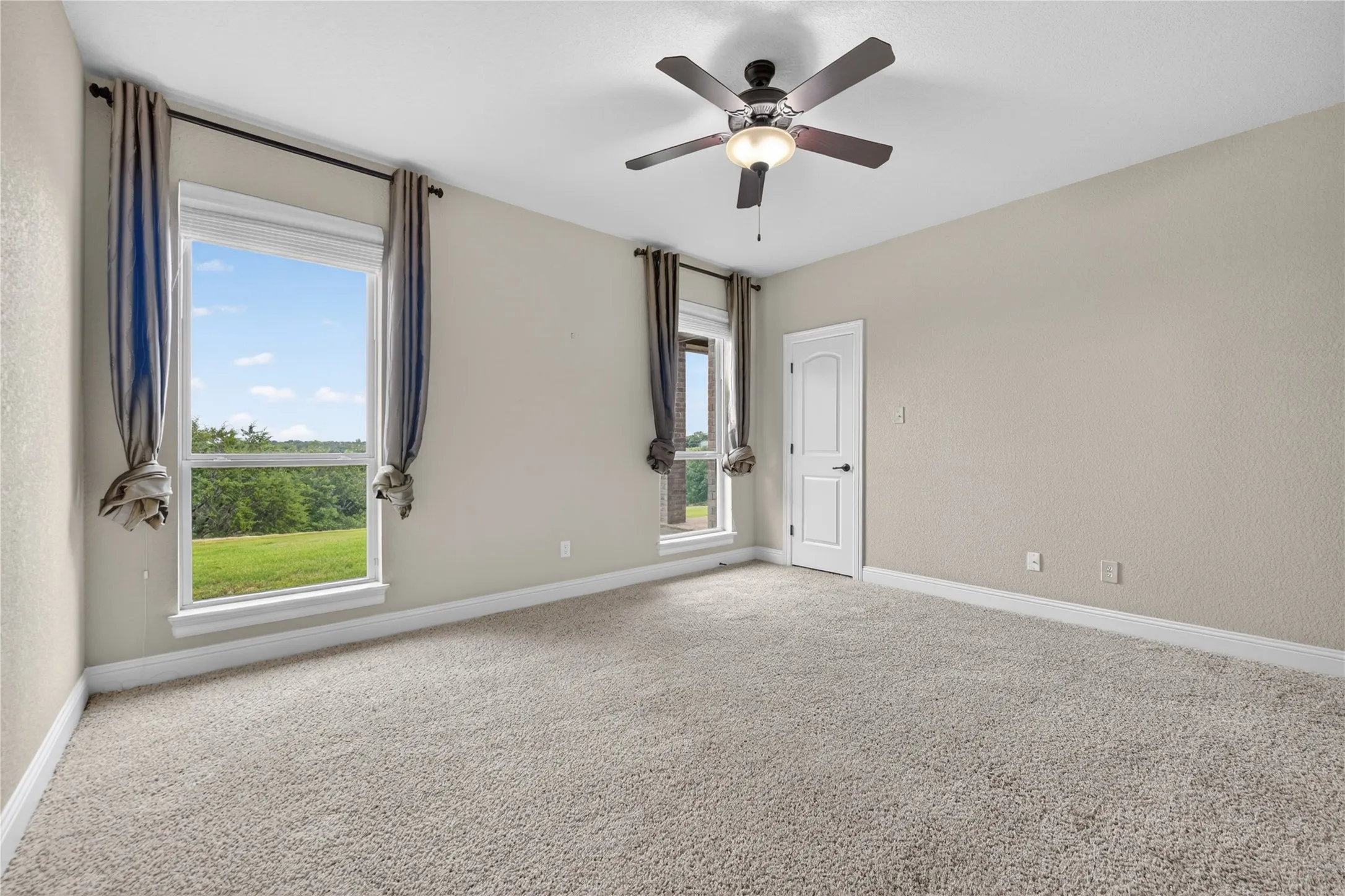 Single Family Residence For Sale in Parker County , 312 Ellis Ridge Drive, Weatherford, Texas 76085, 4 Bedroom, 3 Bathroom, 3 Garage spaces, 2,138 Sqft, built in 2010, mls#21275468, Real Estate Agent in Weatherford, Homes For Sale in Parker county, Homes For Sale in Weatherford, Realtor in Weatherford Texas, Real Estate Brokerage Independent Realty Texas, Luminita Cordes Realtor