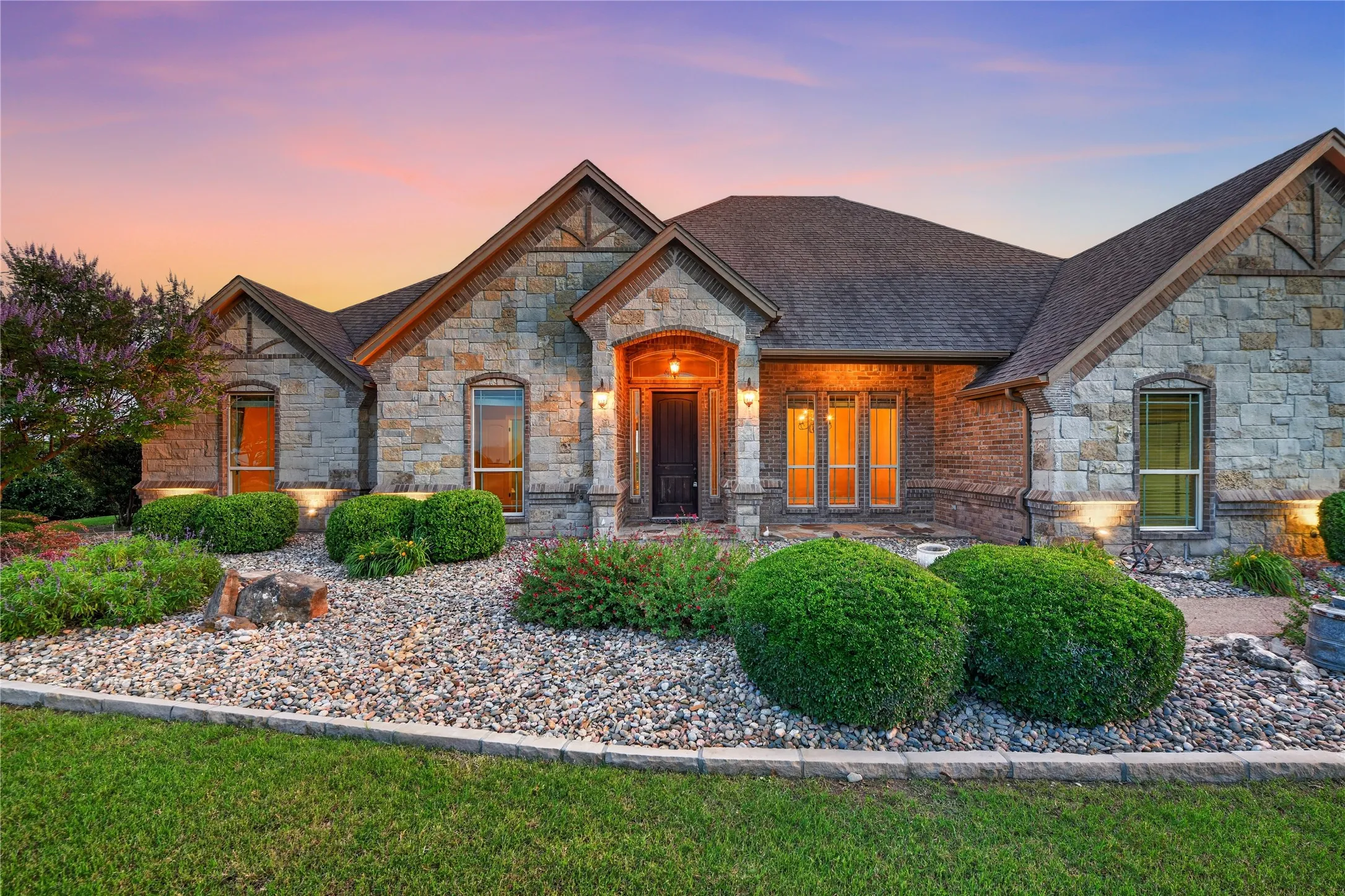 Single Family Residence For Sale in Parker County , 312 Ellis Ridge Drive, Weatherford, Texas 76085, 4 Bedroom, 3 Bathroom, 3 Garage spaces, 2,138 Sqft, built in 2010, mls#21275468, Real Estate Agent in Weatherford, Homes For Sale in Parker county, Homes For Sale in Weatherford, Realtor in Weatherford Texas, Real Estate Brokerage Independent Realty Texas, Luminita Cordes Realtor