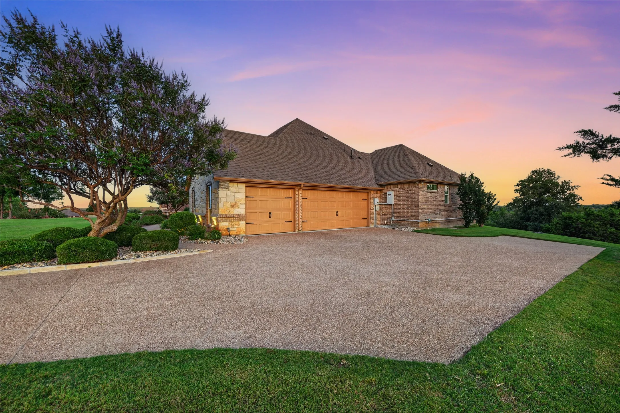 Single Family Residence For Sale in Parker County , 312 Ellis Ridge Drive, Weatherford, Texas 76085, 4 Bedroom, 3 Bathroom, 3 Garage spaces, 2,138 Sqft, built in 2010, mls#21275468, Real Estate Agent in Weatherford, Homes For Sale in Parker county, Homes For Sale in Weatherford, Realtor in Weatherford Texas, Real Estate Brokerage Independent Realty Texas, Luminita Cordes Realtor